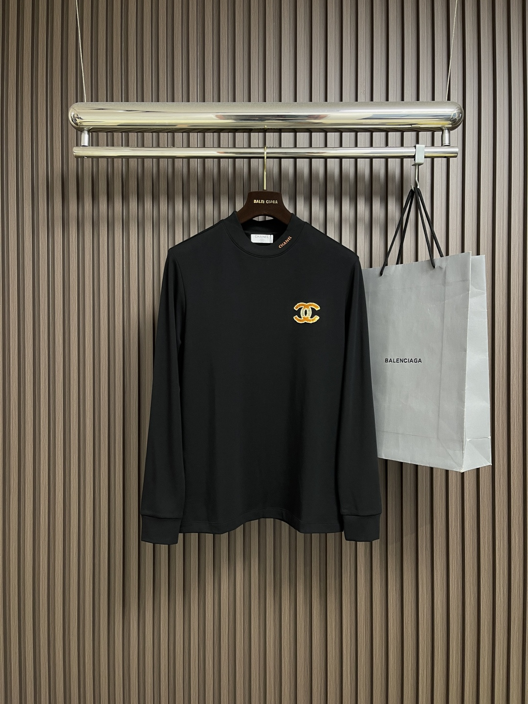 🛒🛒Chanel 2025ss早秋新款刺绣字母标识长袖t恤，裁剪设计为当今的潮流趋势，街头风格的新纪元．