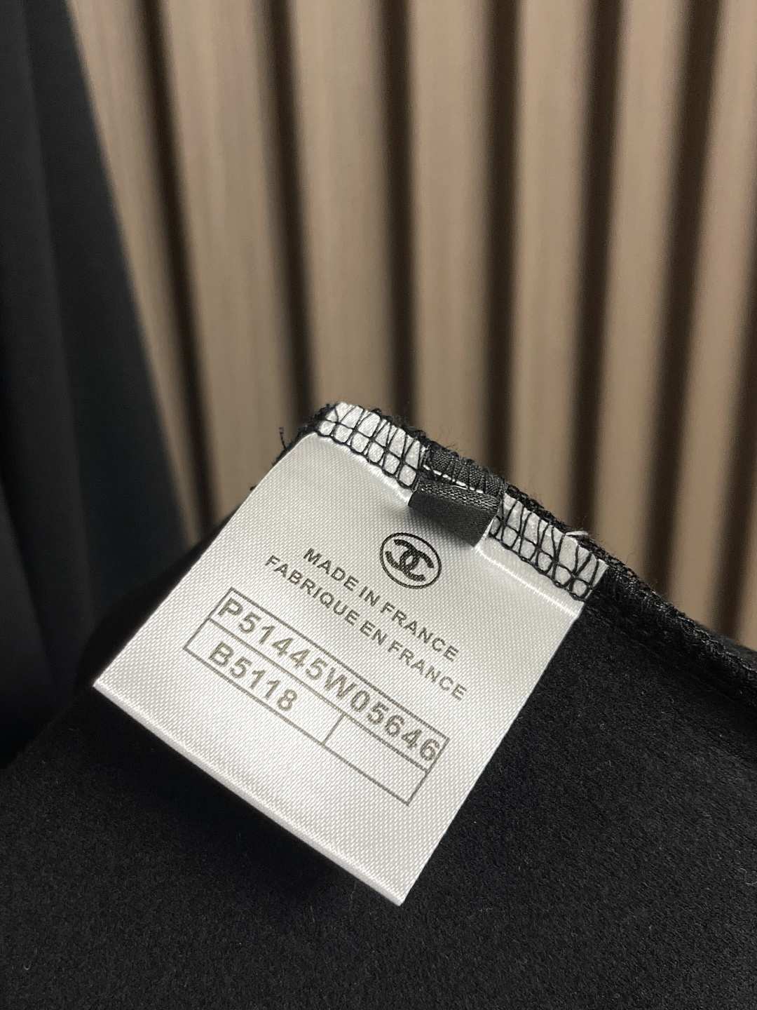 🛒🛒Chanel 2025ss早秋新款刺绣字母标识长袖t恤，裁剪设计为当今的潮流趋势，街头风格的新纪元．