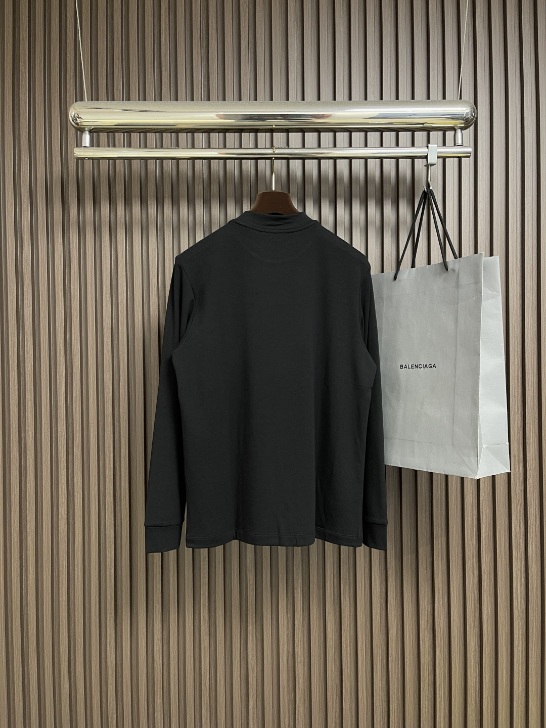 🛒🛒Chanel 2025ss早秋新款刺绣字母标识长袖t恤，裁剪设计为当今的潮流趋势，街头风格的新纪元．