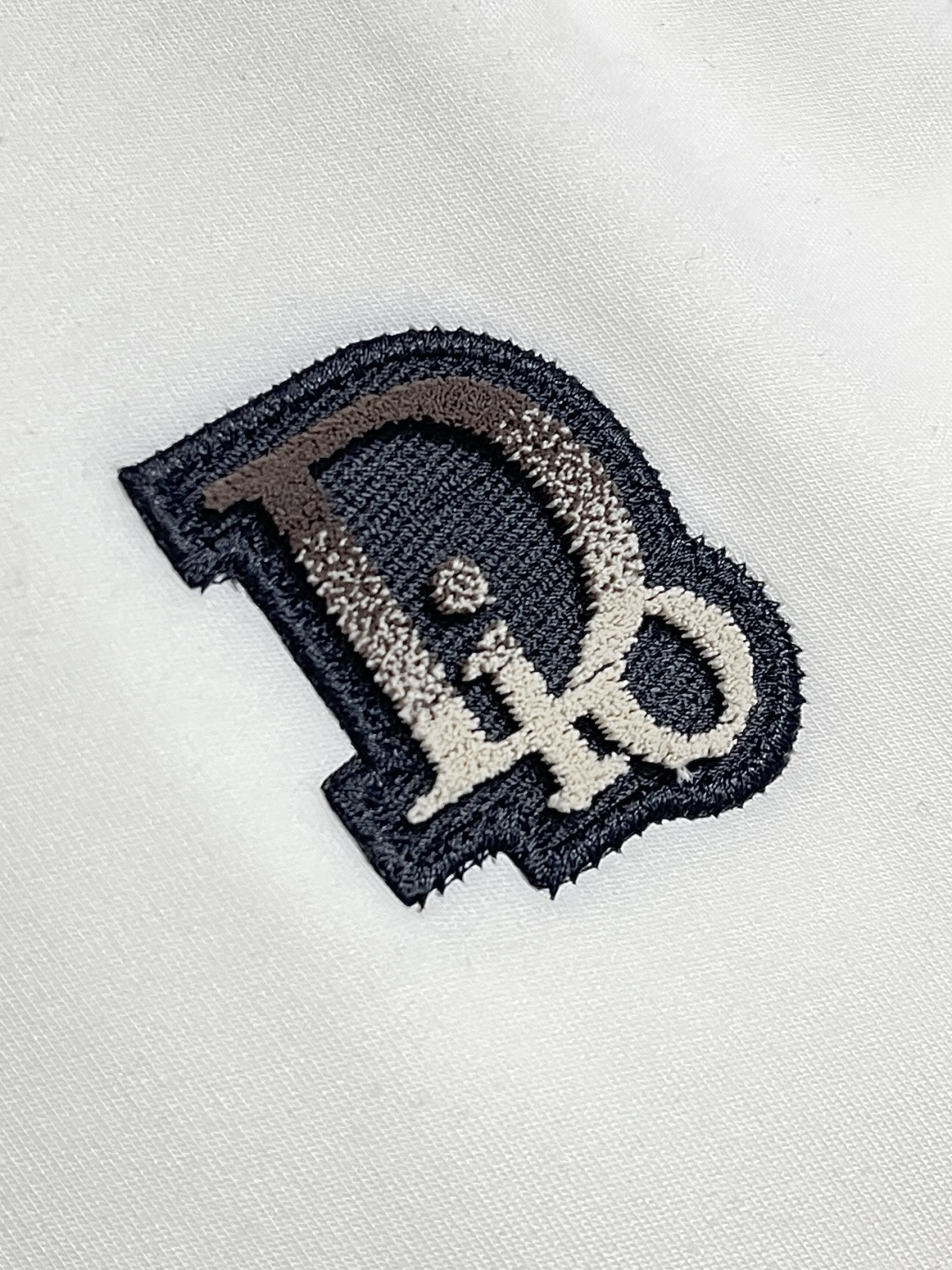 🛒🛒Dior 2025ss早秋新款logo刺绣标识长袖t恤，定制260g全棉双纱紧密爽滑面料，布面干净，