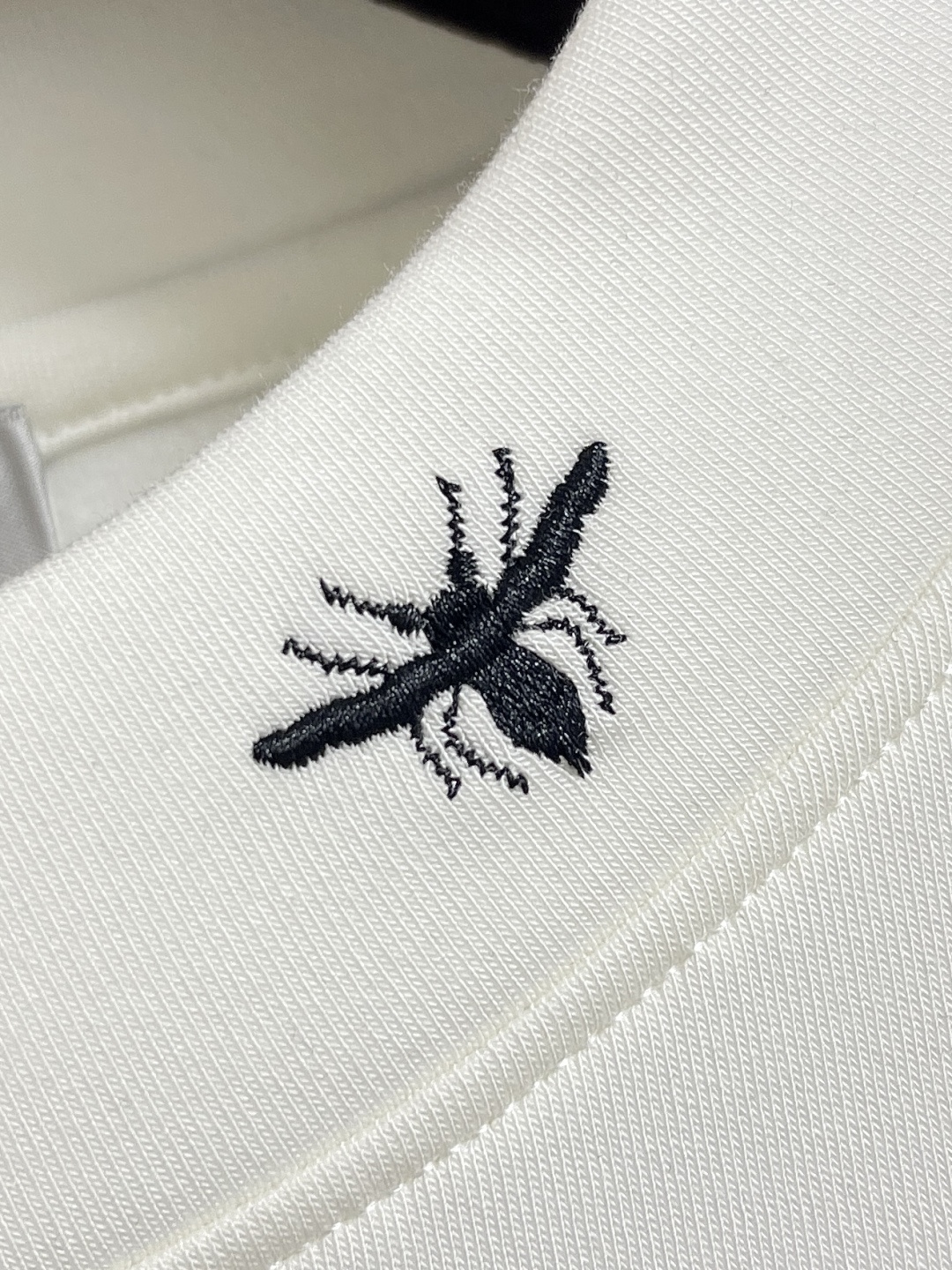 🛒🛒Dior 2025ss早秋新款logo刺绣标识长袖t恤，定制260g全棉双纱紧密爽滑面料，布面干净，
