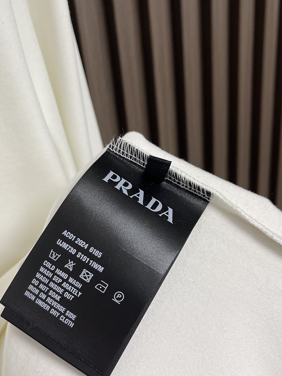 🛒🛒PRADA 品牌标识刺绣圆领长袖T恤，采用高品质纯棉，软糯亲肤还特显质感，光溜溜的但又有扎实的厚度，
