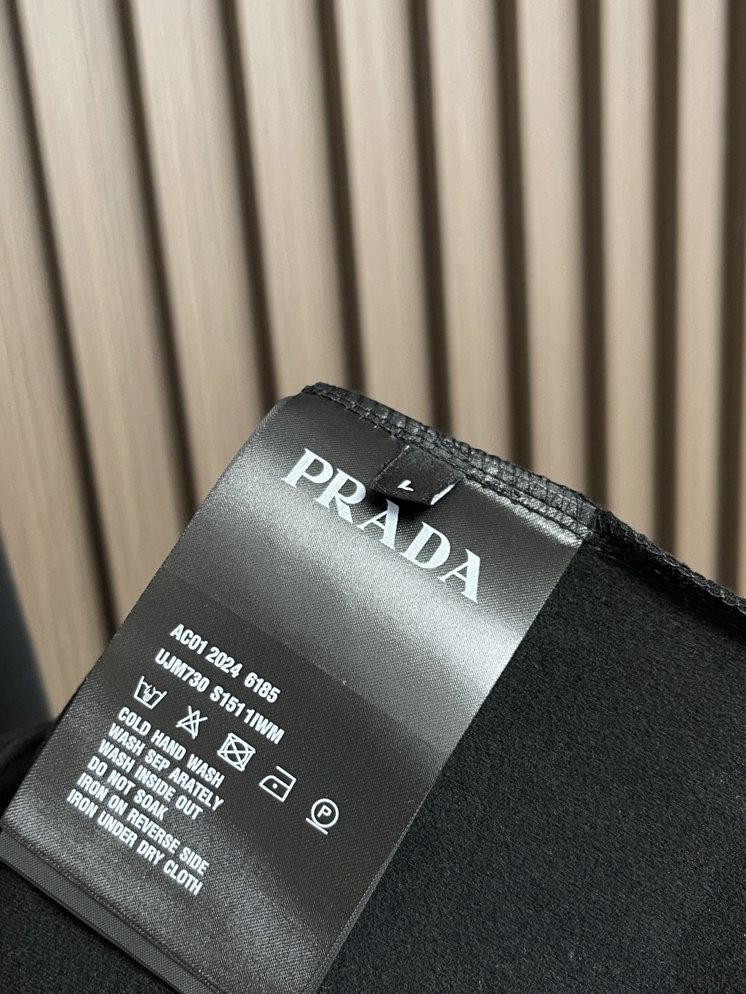 🛒🛒PRADA 品牌标识刺绣圆领长袖T恤,采用高品质纯棉,软糯亲肤还特显质感,光溜溜的但又有扎实的厚度, 🛒🛒PRADA 品牌标识刺绣圆领长袖T恤,采用高品质纯棉,软糯亲肤还特显质感,光溜溜的但又有扎实的厚度,