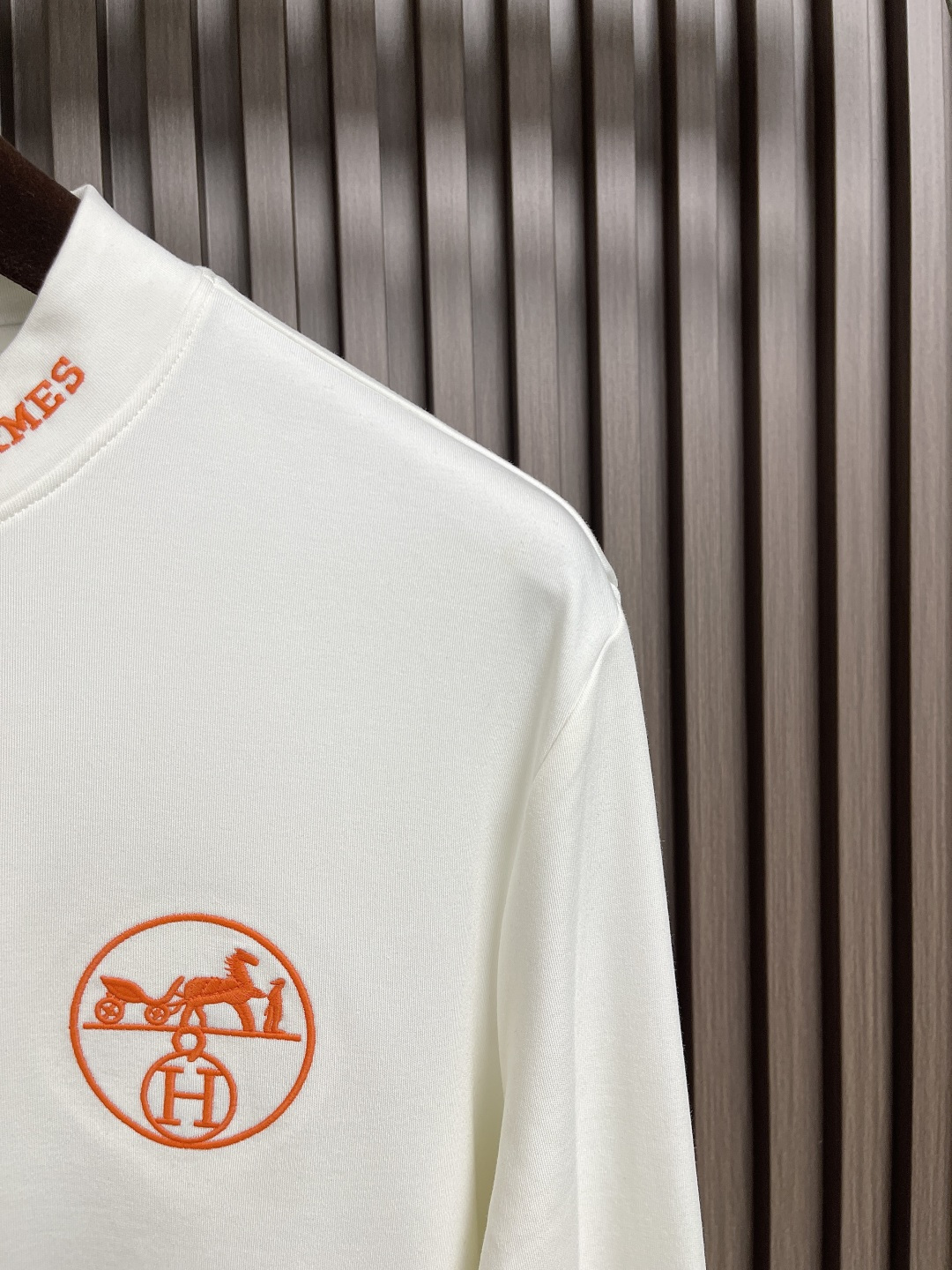 🛒🛒HERMES 2025SS秋冬圆领长袖T恤，氨丝光磨毛，时尚logo刺绣！氨面料上身舒适爽滑，纯棉精