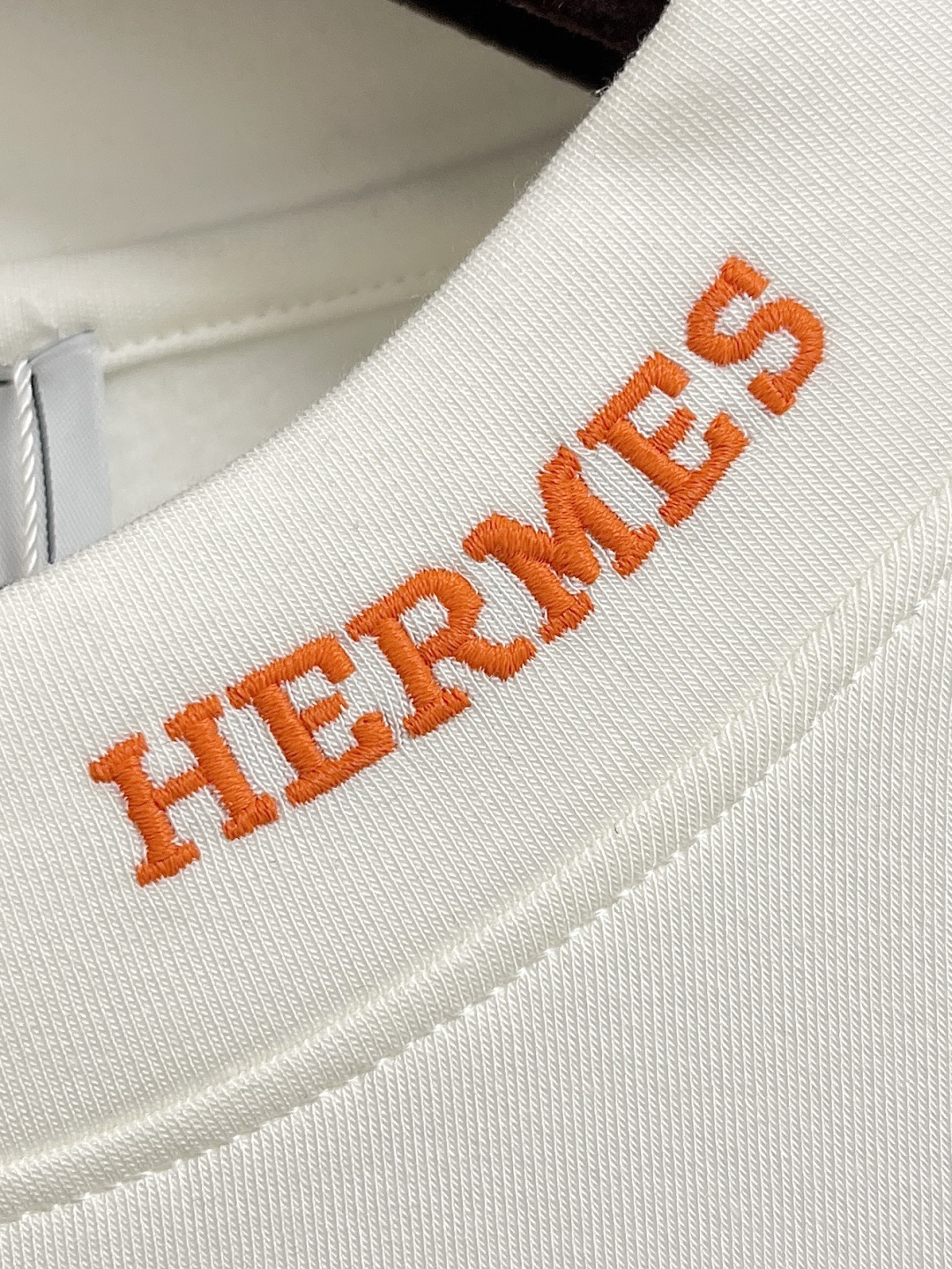 🛒🛒HERMES 2025SS秋冬圆领长袖T恤，氨丝光磨毛，时尚logo刺绣！氨面料上身舒适爽滑，纯棉精
