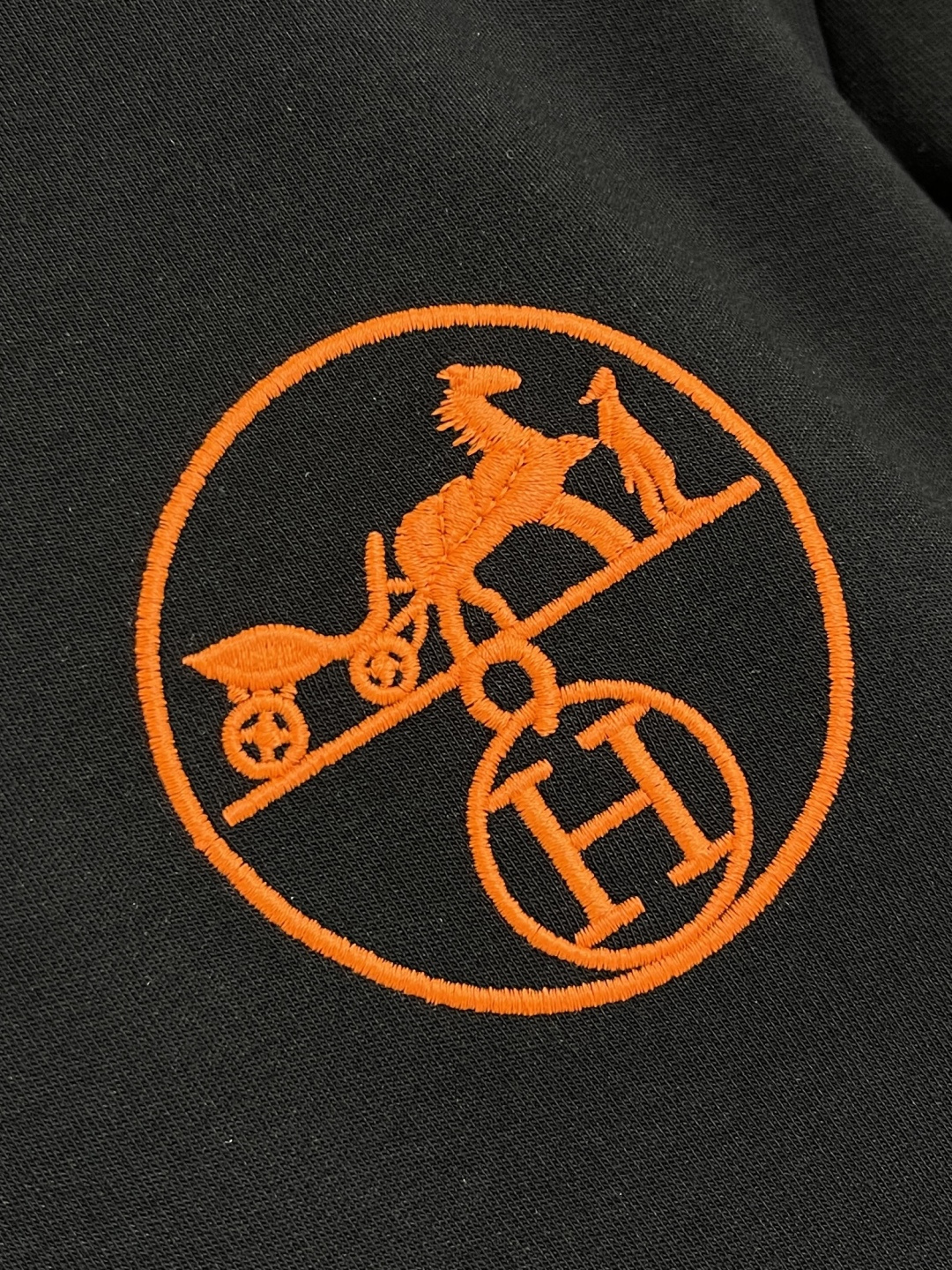 🛒🛒HERMES 2025SS秋冬圆领长袖T恤，氨丝光磨毛，时尚logo刺绣！氨面料上身舒适爽滑，纯棉精