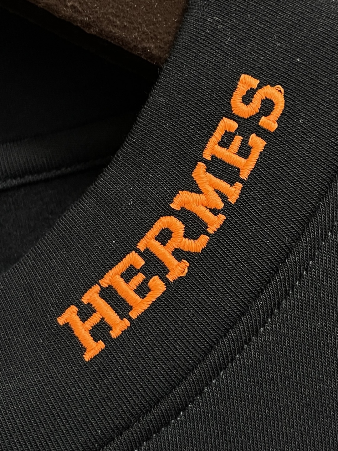 🛒🛒HERMES 2025SS秋冬圆领长袖T恤，氨丝光磨毛，时尚logo刺绣！氨面料上身舒适爽滑，纯棉精