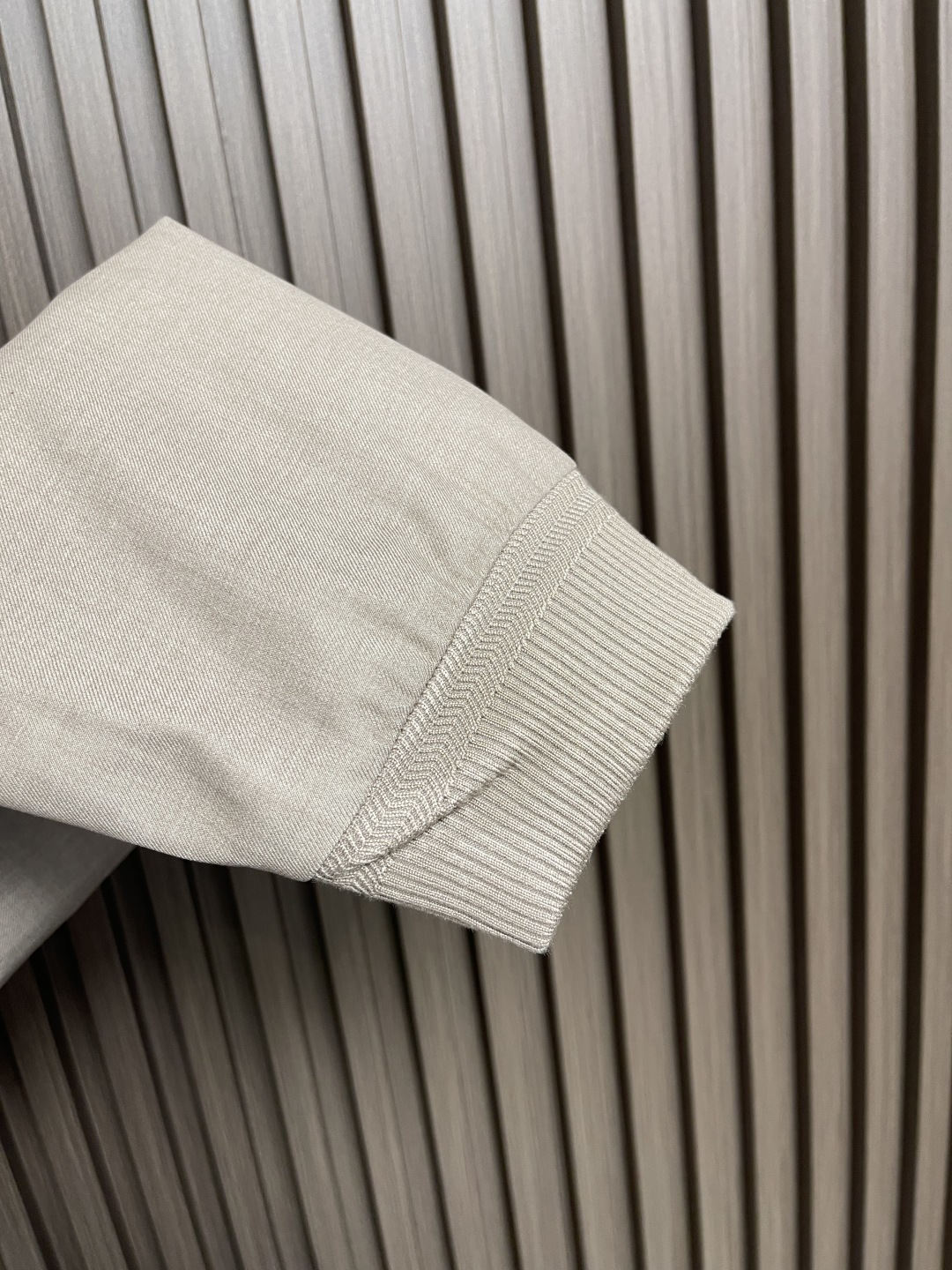 🛒🛒LV 羊毛短款廓形立领夹克外套 订织羊毛轻混斜纹面料并且做了复合处理 小缸订染无色光色差 配套订做横