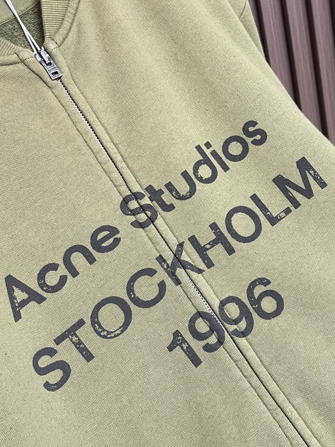🛒🛒Acne Studios 2025SS印花做旧拉链卫衣外套，专机织造高克重毛圈结构，确保挺括性与垂感