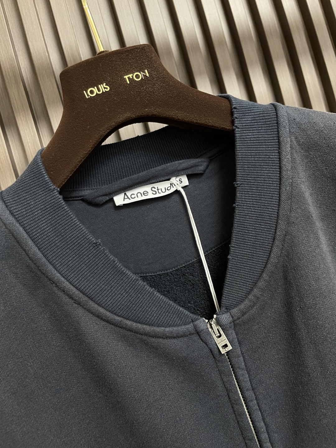 🛒🛒Acne Studios 2025SS印花做旧拉链卫衣外套，专机织造高克重毛圈结构，确保挺括性与垂感