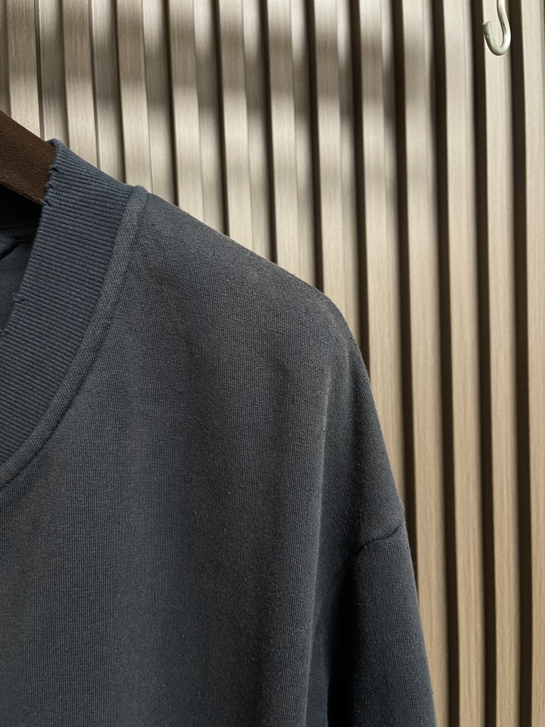 🛒🛒Acne Studios 2025SS印花做旧拉链卫衣外套，专机织造高克重毛圈结构，确保挺括性与垂感