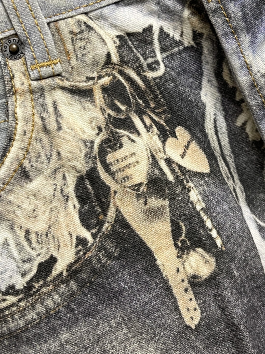 🛒🛒Acne Studios 3D打印印花假两件做旧牛仔裤，磨毛无弹面料，才能出得来3D的效果，前前后后