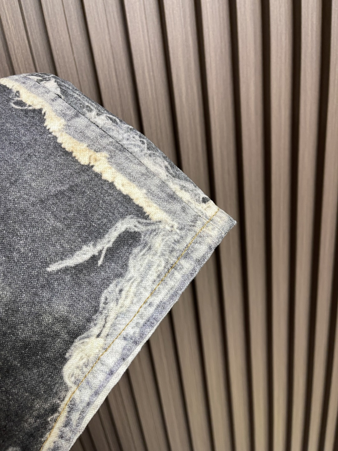 🛒🛒Acne Studios 3D打印印花假两件做旧牛仔裤，磨毛无弹面料，才能出得来3D的效果，前前后后