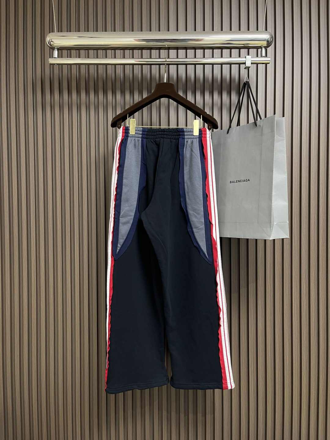 🛒🛒Balenciaga 拼色运动长裤，复古平纹针织面料，拼接间条16S+10S鱼鳞底卫衣面料，搭配同撞