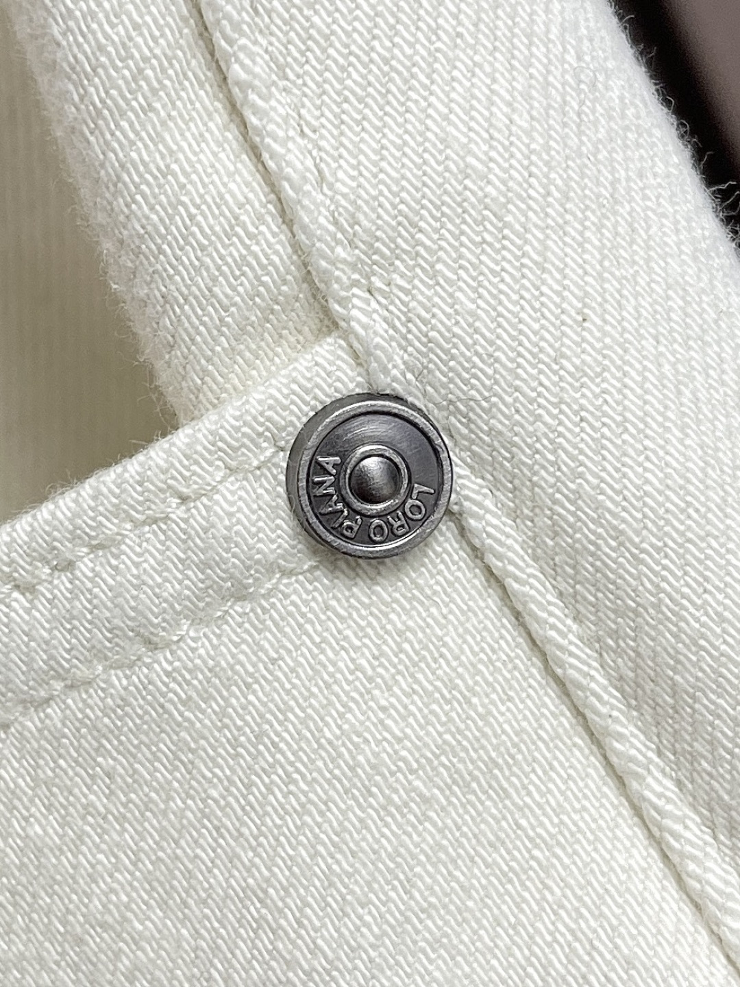 🛒🛒lP🆕 LoroPiana 2025SS秋季新品休闲裤，休闲裤作为随时随地男人都能穿搭的时尚单品，简
