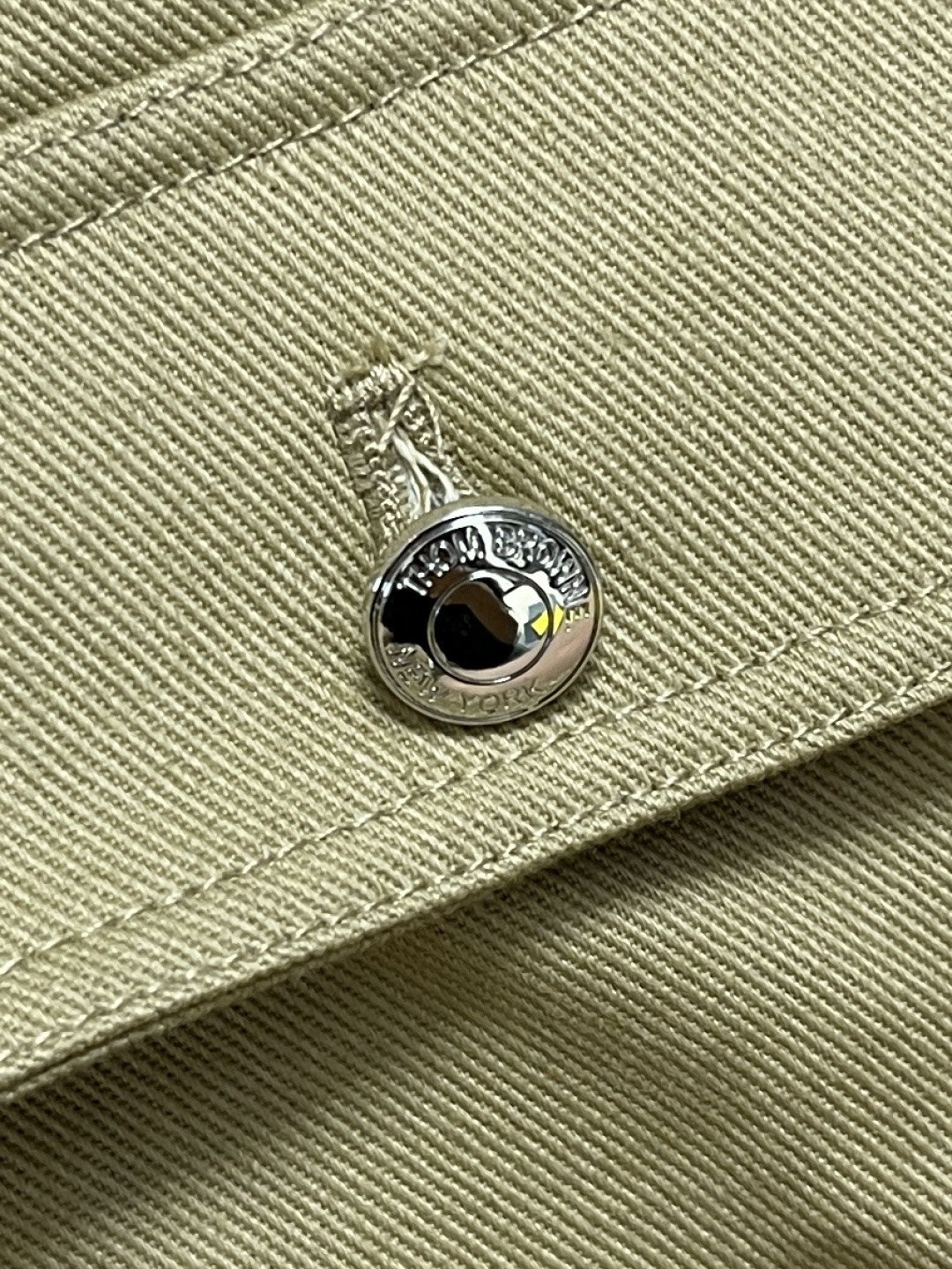 🛒🛒thom browne tb新款防裂棒球领飞行夹克 防撕裂斜纹质感层搭设计经典直领正面饰有双向拉链，