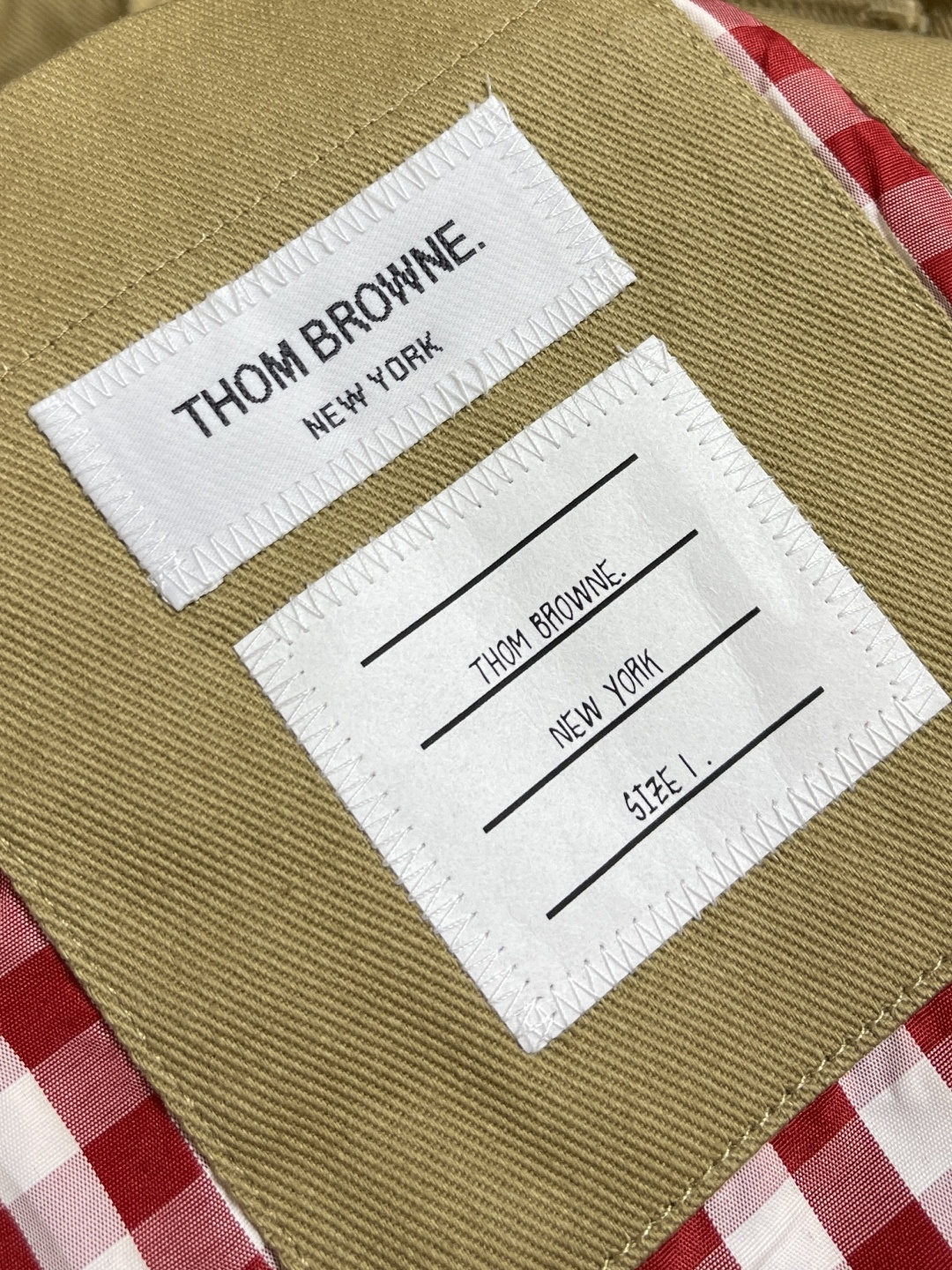 🛒🛒thom browne tb新款防裂棒球领飞行夹克 防撕裂斜纹质感层搭设计经典直领正面饰有双向拉链，