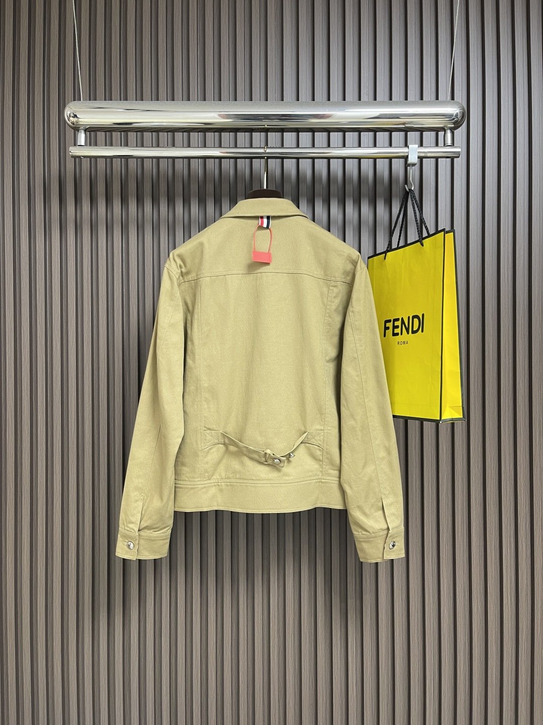 🛒🛒thom browne tb新款防裂棒球领飞行夹克 防撕裂斜纹质感层搭设计经典直领正面饰有双向拉链，
