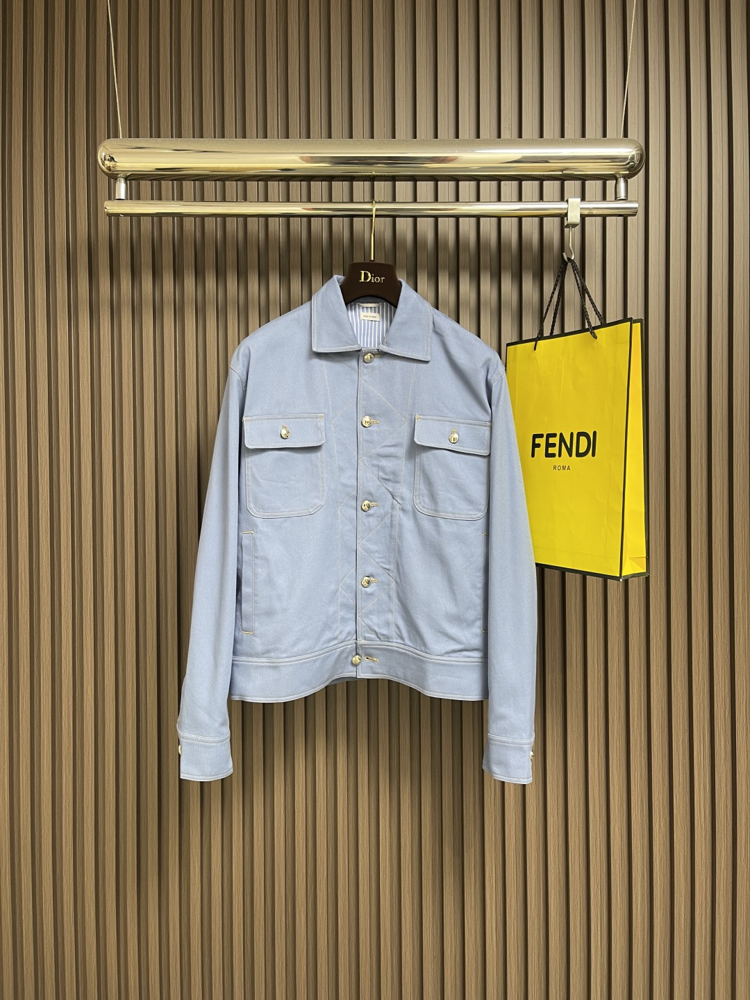 🛒🛒thom browne tb新款防裂棒球领飞行夹克 防撕裂斜纹质感层搭设计经典直领正面饰有双向拉链，