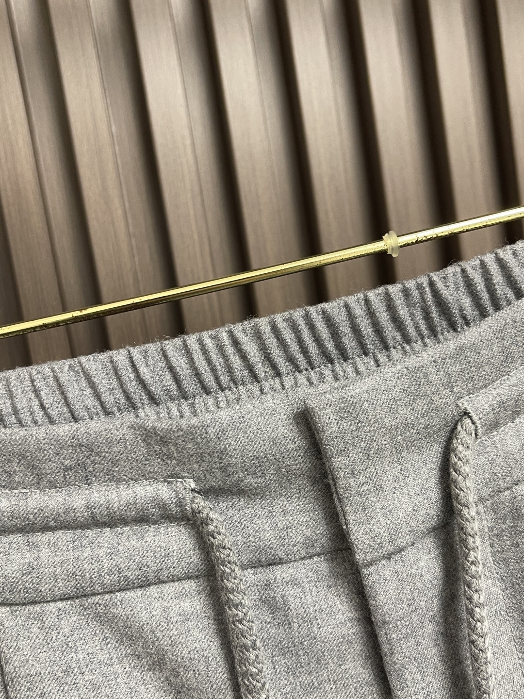 🛒🛒lP🆕 LoroPiana 2025秋冬新款休闲羊毛裤 休闲裤作为随时随地男人都能穿搭的时尚单品，简
