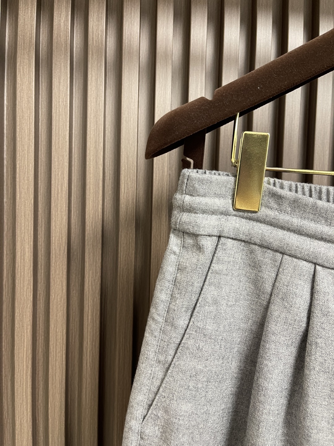 🛒🛒lP🆕 LoroPiana 2025秋冬新款休闲羊毛裤 休闲裤作为随时随地男人都能穿搭的时尚单品，简