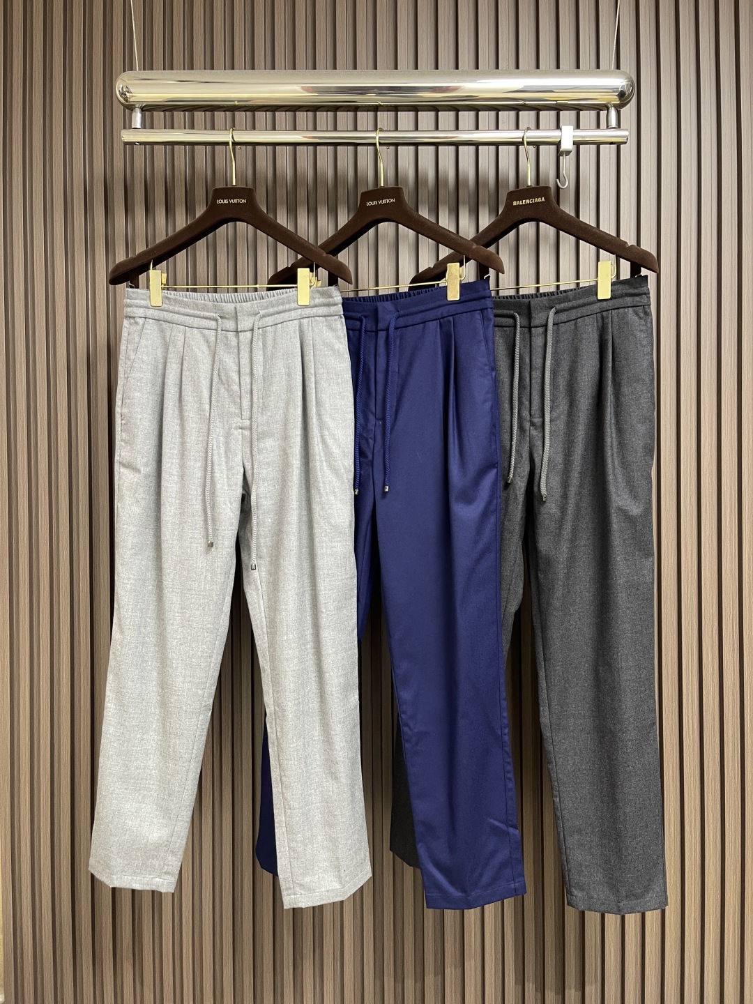 🛒🛒lP🆕 LoroPiana 2025秋冬新款休闲羊毛裤 休闲裤作为随时随地男人都能穿搭的时尚单品，简