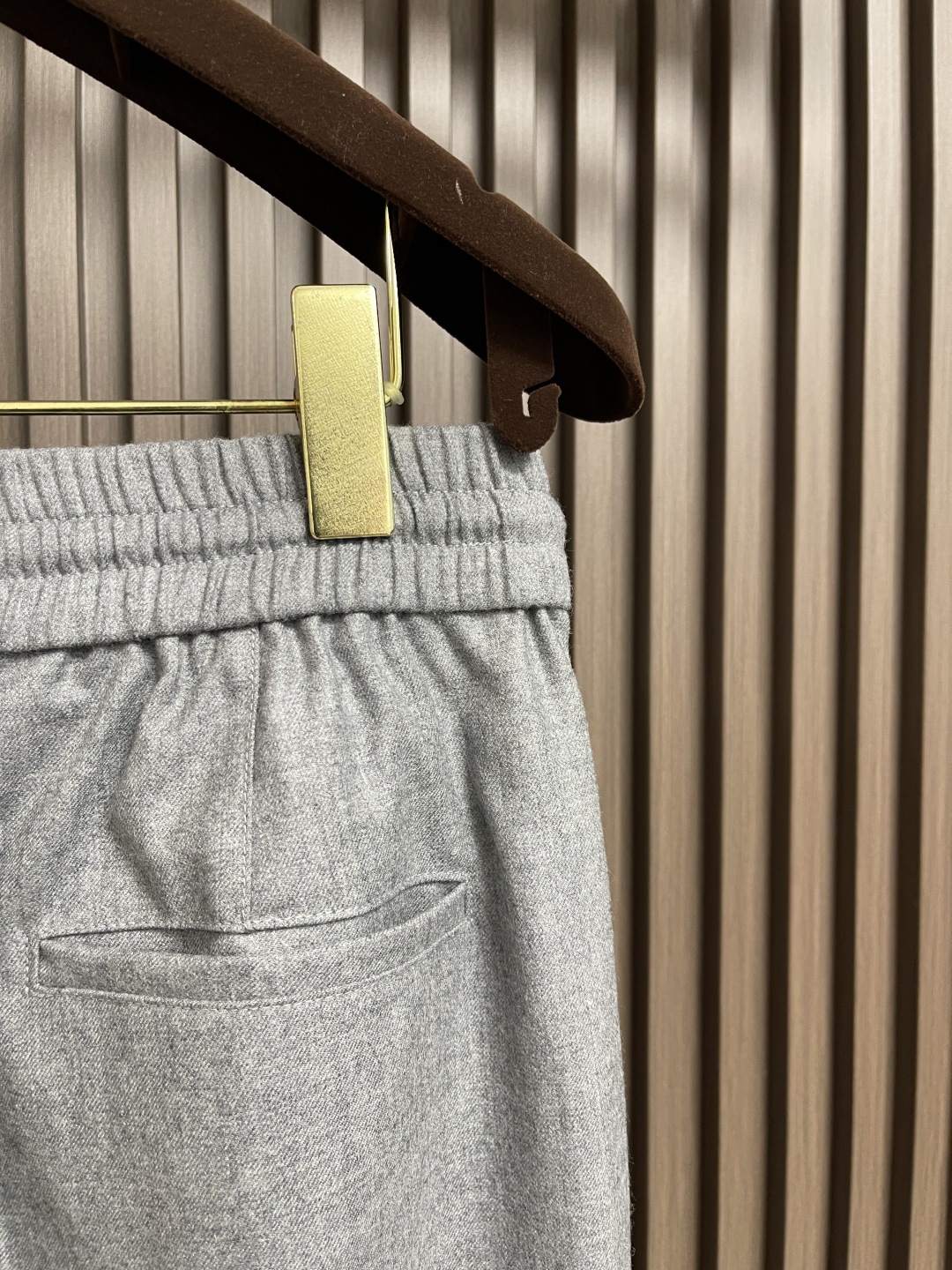 🛒🛒lP🆕 LoroPiana 2025秋冬新款休闲羊毛裤 休闲裤作为随时随地男人都能穿搭的时尚单品，简