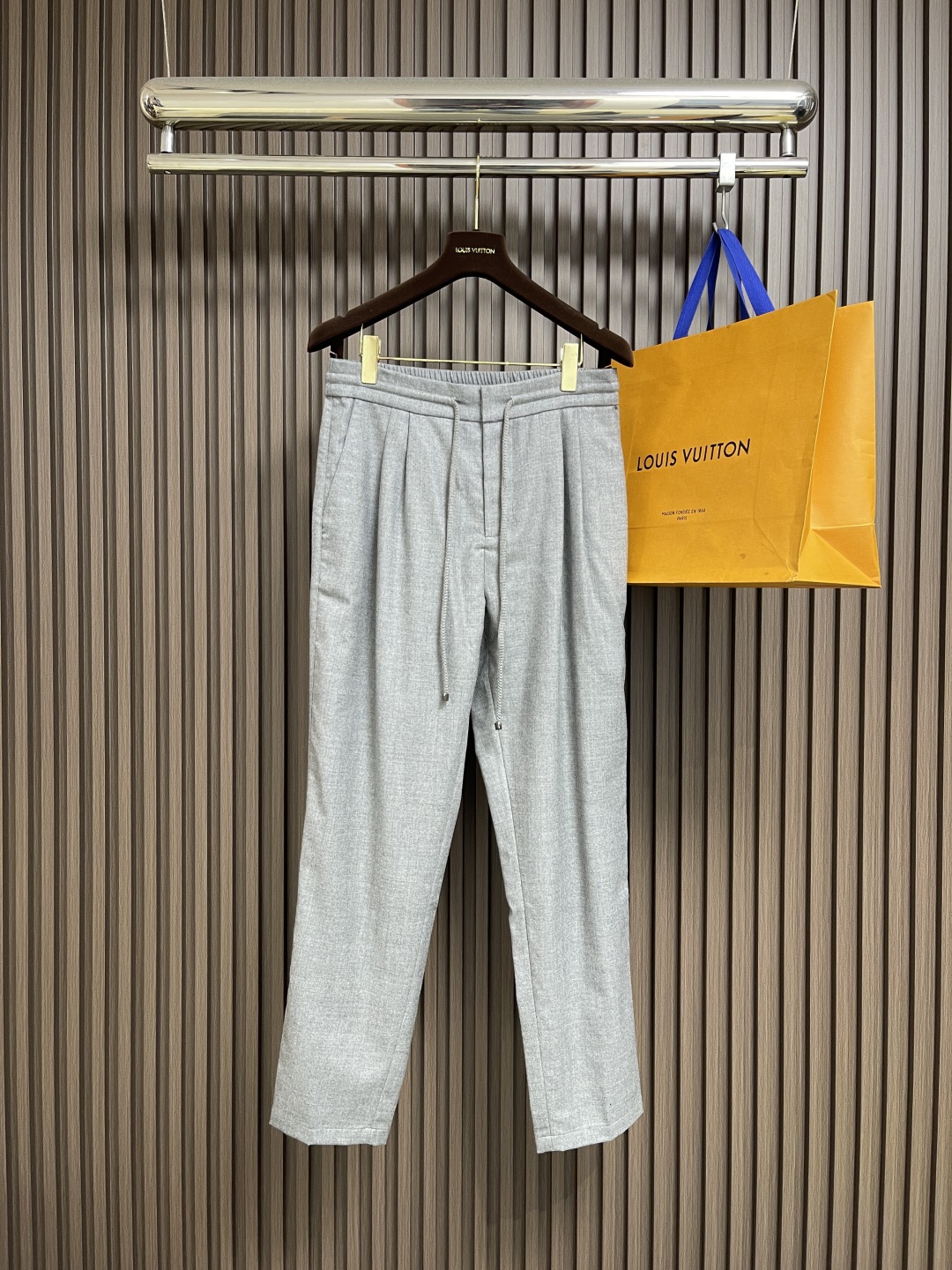 🛒🛒lP🆕 LoroPiana 2025秋冬新款休闲羊毛裤 休闲裤作为随时随地男人都能穿搭的时尚单品，简