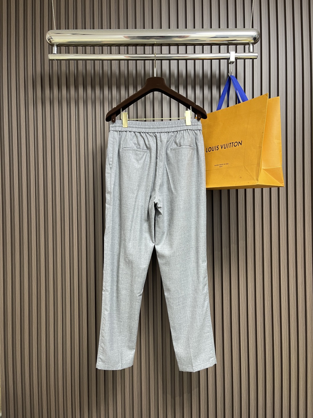 🛒🛒lP🆕 LoroPiana 2025秋冬新款休闲羊毛裤 休闲裤作为随时随地男人都能穿搭的时尚单品，简