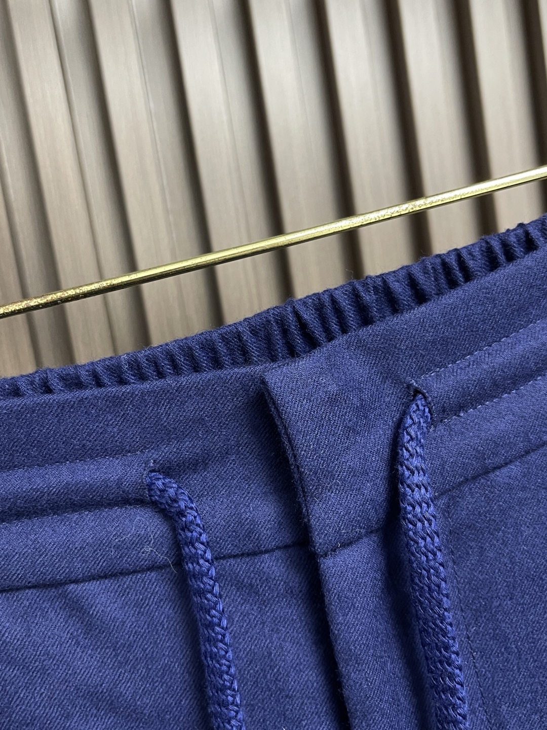 🛒🛒lP🆕 LoroPiana 2025秋冬新款休闲羊毛裤 休闲裤作为随时随地男人都能穿搭的时尚单品，简