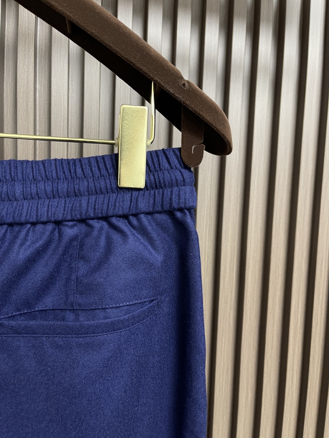 🛒🛒lP🆕 LoroPiana 2025秋冬新款休闲羊毛裤 休闲裤作为随时随地男人都能穿搭的时尚单品，简