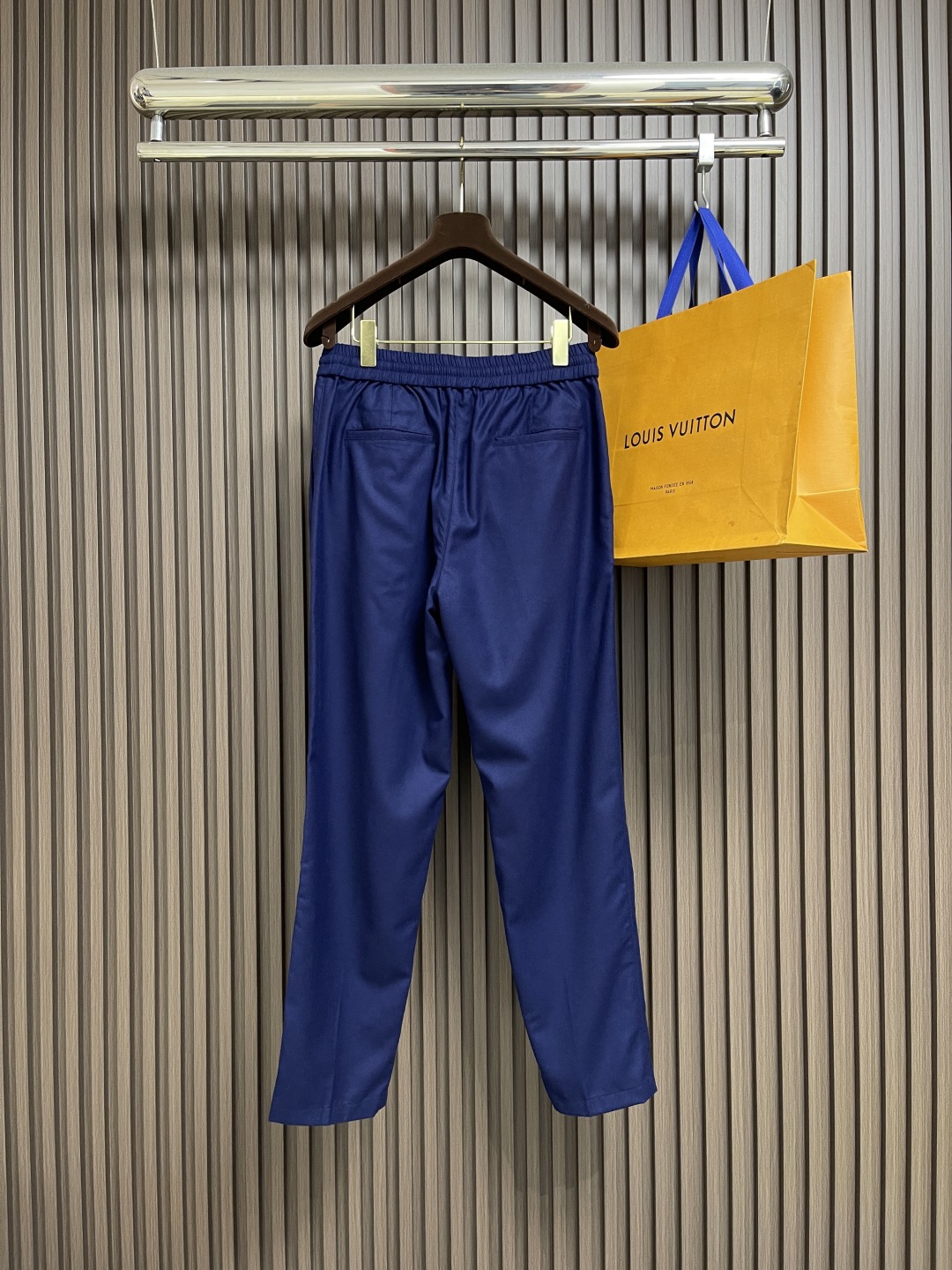 🛒🛒lP🆕 LoroPiana 2025秋冬新款休闲羊毛裤 休闲裤作为随时随地男人都能穿搭的时尚单品，简