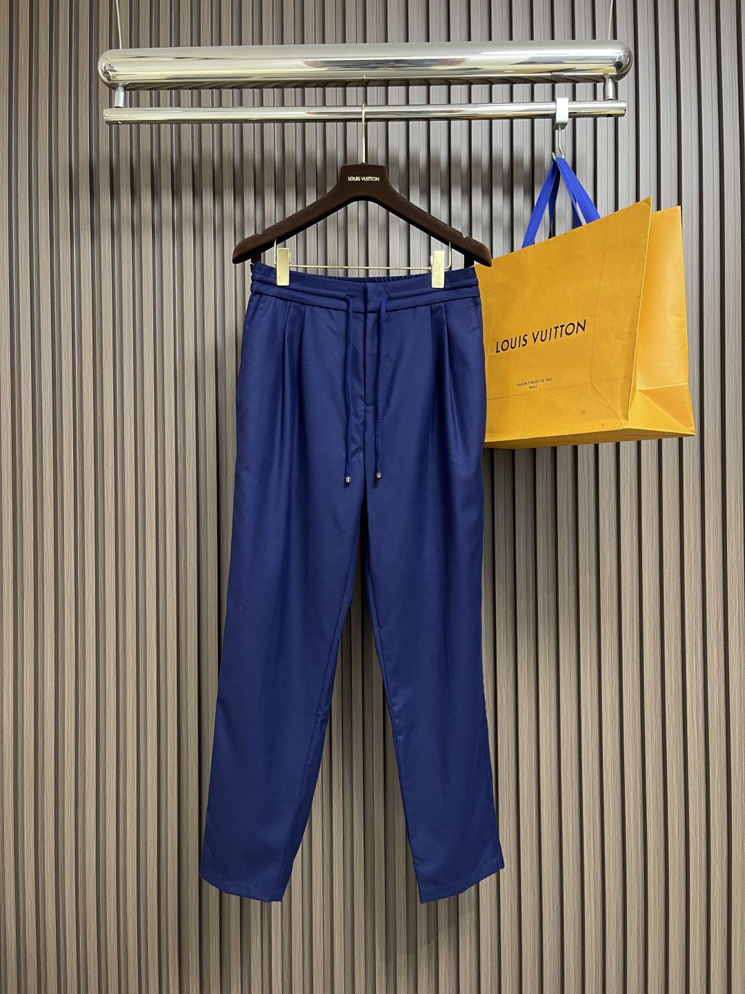 🛒🛒lP🆕 LoroPiana 2025秋冬新款休闲羊毛裤 休闲裤作为随时随地男人都能穿搭的时尚单品，简