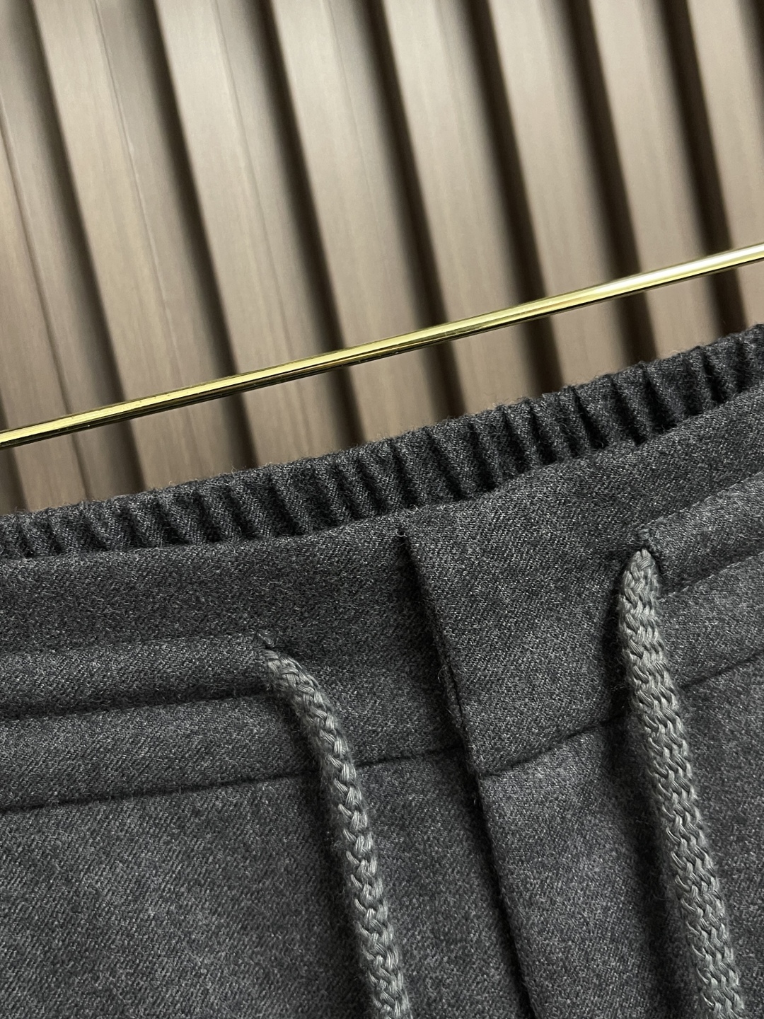 🛒🛒lP🆕 LoroPiana 2025秋冬新款休闲羊毛裤 休闲裤作为随时随地男人都能穿搭的时尚单品，简
