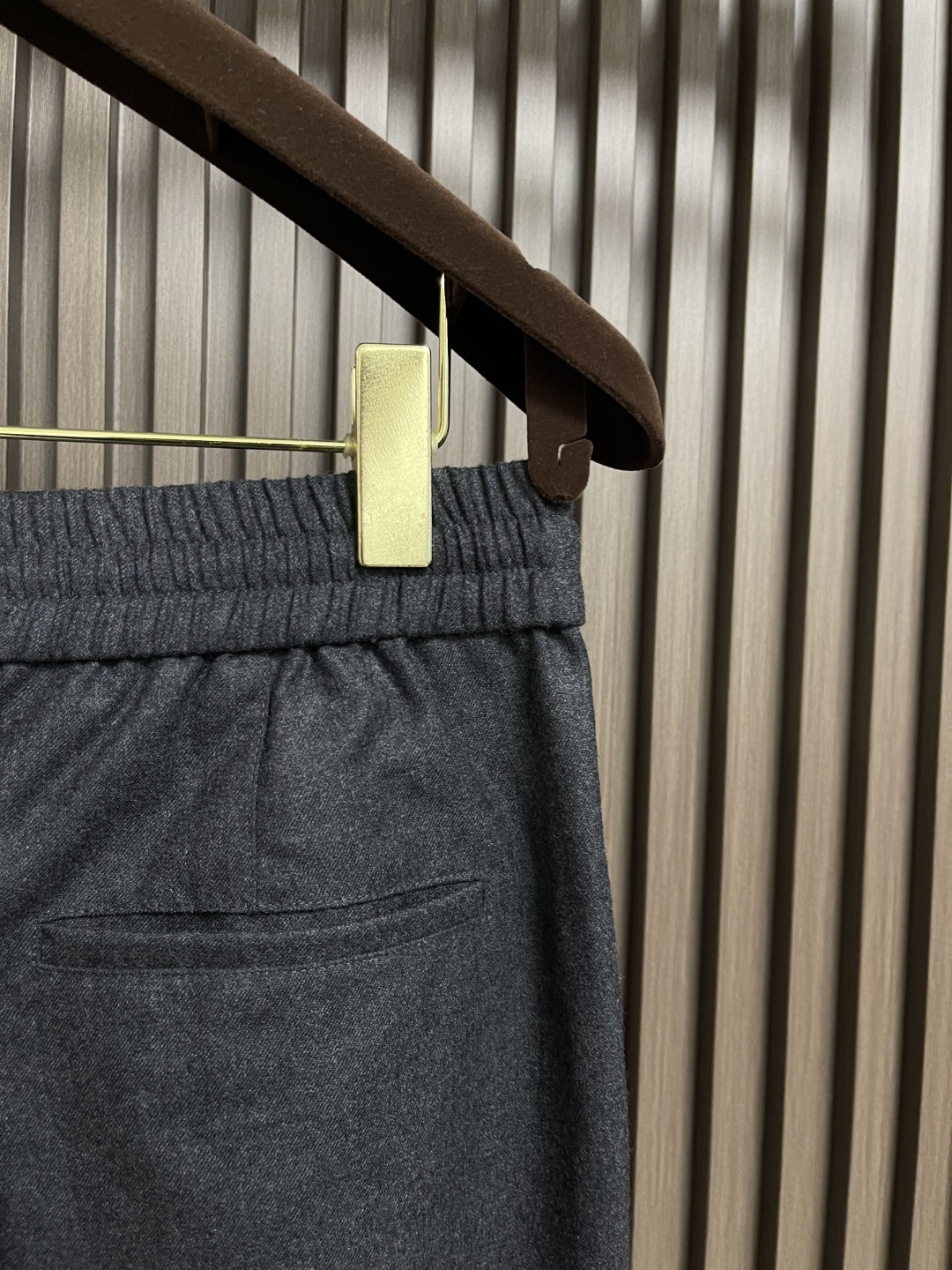 🛒🛒lP🆕 LoroPiana 2025秋冬新款休闲羊毛裤 休闲裤作为随时随地男人都能穿搭的时尚单品，简