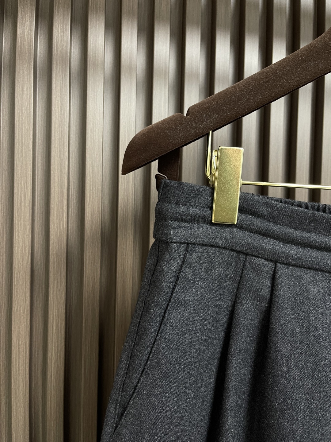 🛒🛒lP🆕 LoroPiana 2025秋冬新款休闲羊毛裤 休闲裤作为随时随地男人都能穿搭的时尚单品，简
