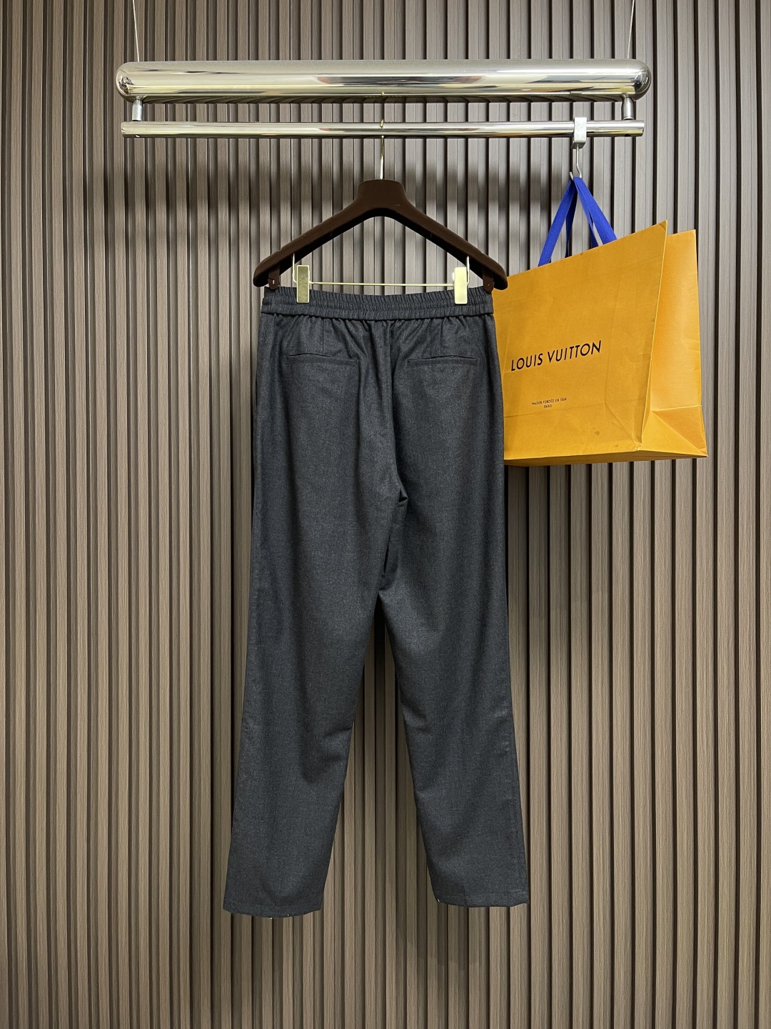 🛒🛒lP🆕 LoroPiana 2025秋冬新款休闲羊毛裤 休闲裤作为随时随地男人都能穿搭的时尚单品，简