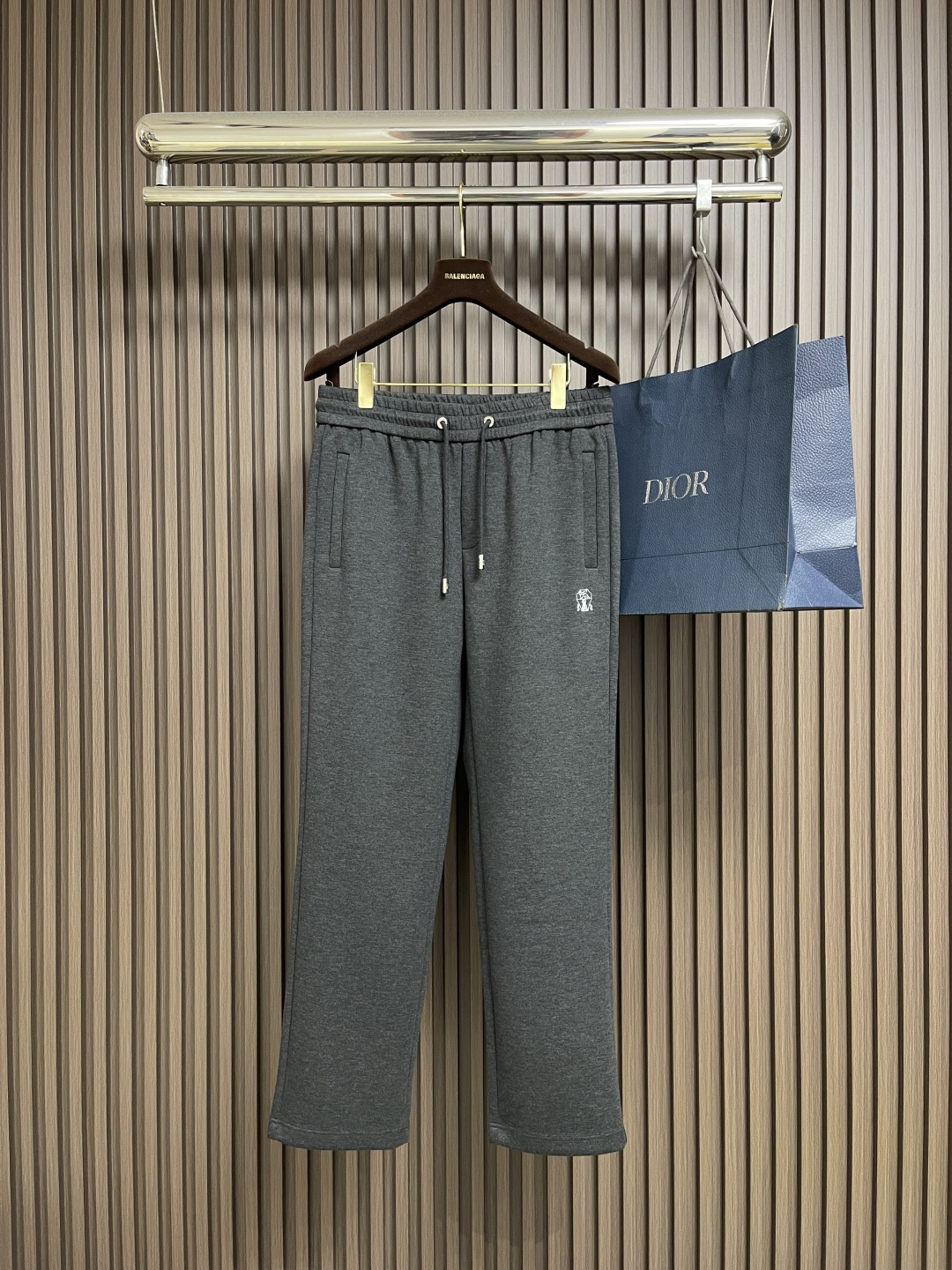 NO:537621,Tops and pants BC 2025SS Autumn and Winter New Zippered Sweater Pants Casual Set, Breathable, Comfortable and Casual!  Full of high-end feeling!  The details are exquisite and high-end, and the workmanship is impeccable!  The original high-end fabric looks high-end!  The fabric is crisp, wrinkle-resistant and wear-resistant, warm, neat and stylish. Size M-3XL, hoodie, sweatshirts, alexander wang19860909上衣裤子 BC 2025SS秋冬新款拉链卫衣卫裤休闲套装,透气舒适休闲！高级感满满！细节精致高档,做工无可挑剔！原版高端面料很显高级！面料挺括抗皱耐磨,保暖利落有型.尺码M-3XL,,hoodie,sweatshirts,alexander wang,Men's clothing