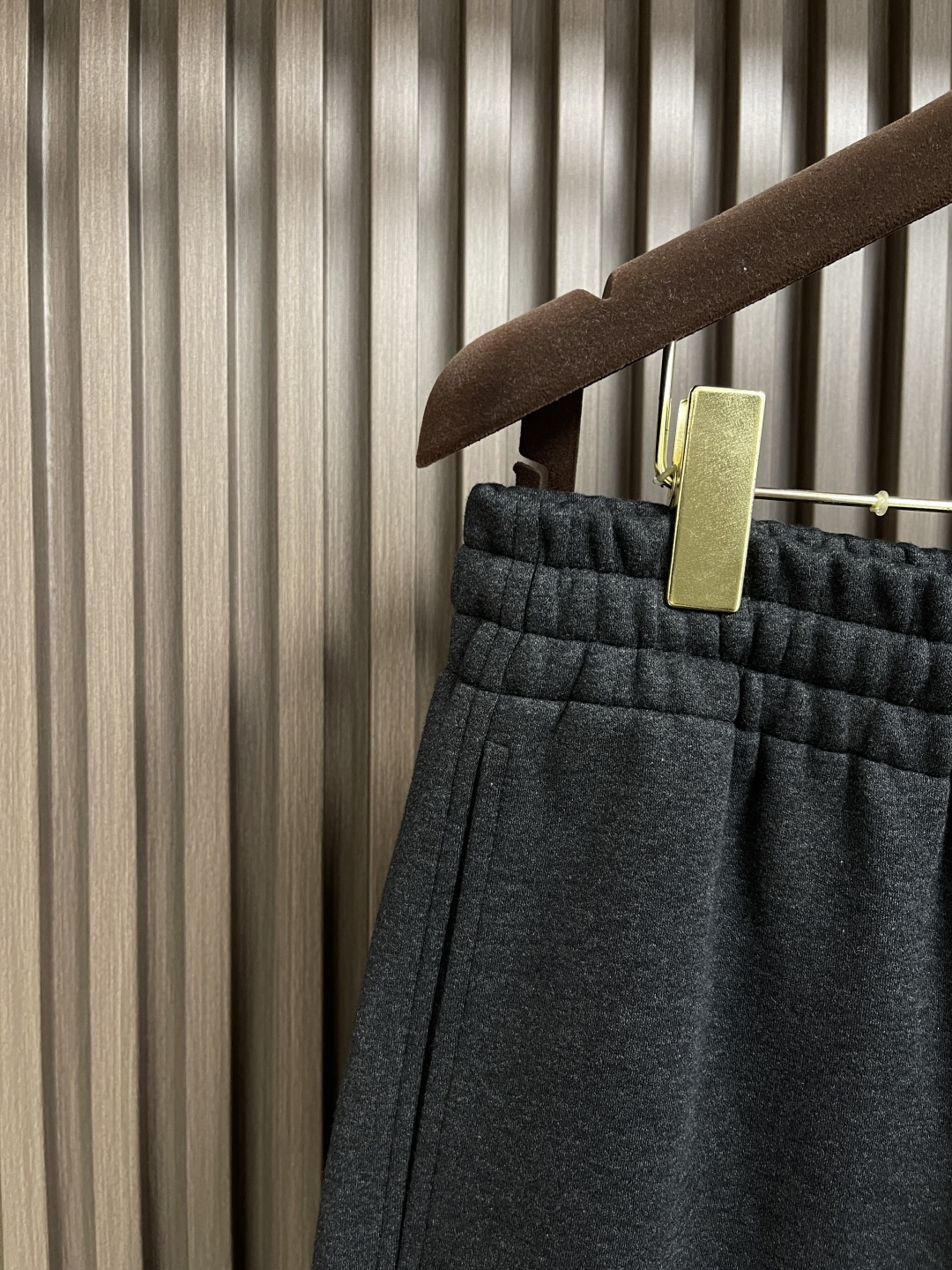 🛒🛒Burberry 2025SS早秋新款休闲裤，采用客供卫裤面料，战马标logo标志彰显品牌特征，腰部