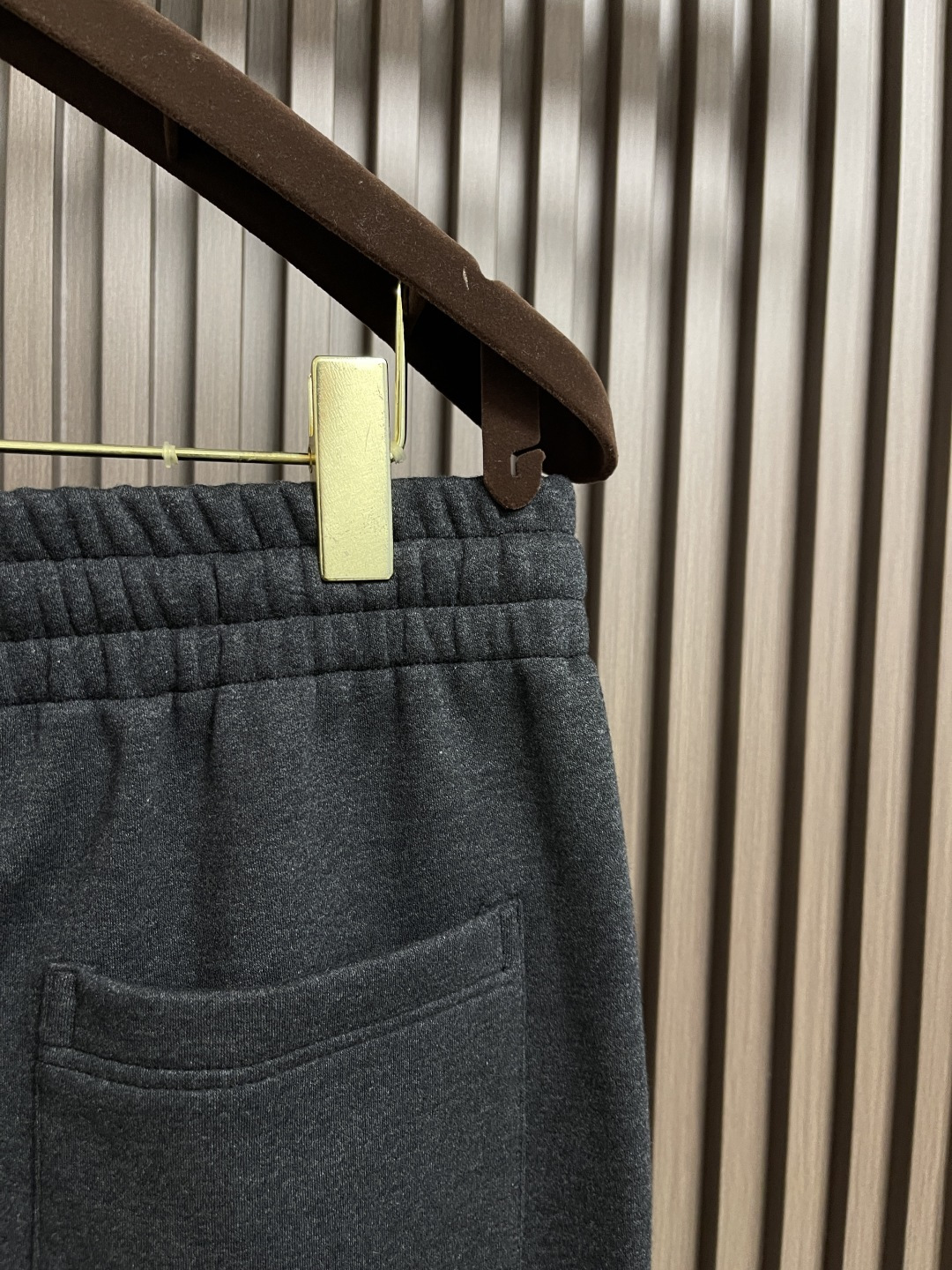 🛒🛒Burberry 2025SS早秋新款休闲裤，采用客供卫裤面料，战马标logo标志彰显品牌特征，腰部