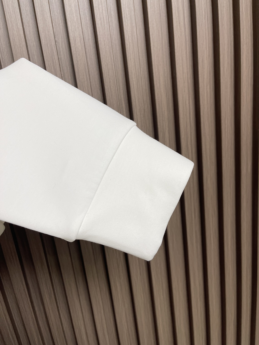 🛒🛒LV 仔章标识圆领卫衣～男女同款的百搭单品。轻松展现出奢华内涵。上身衬得肤感细腻白净。客供针织棉面料