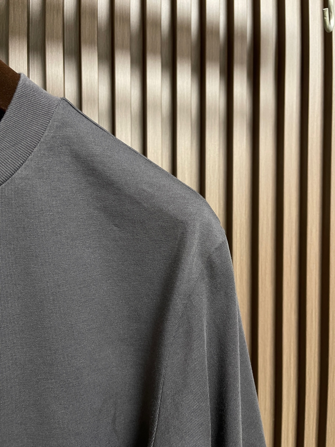 🛒🛒Prada 2025fw早秋新款 字母logo贴布刺绣卫衣，颜色让人一眼看上去就很舒服 搭配胸前的l