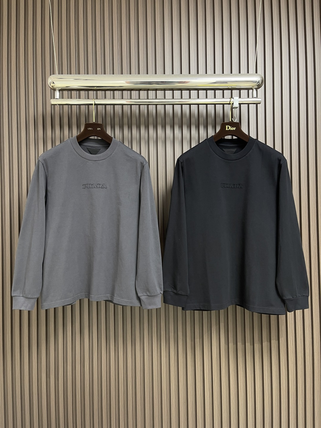🛒🛒Prada 2025fw早秋新款 字母logo贴布刺绣卫衣，颜色让人一眼看上去就很舒服 搭配胸前的l