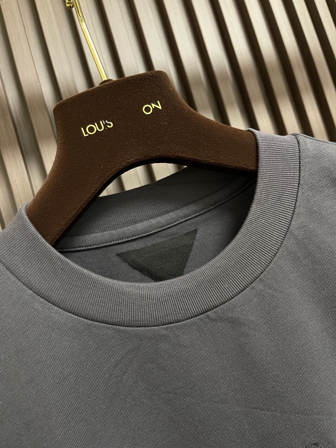 🛒🛒Prada 2025fw早秋新款 字母logo贴布刺绣卫衣，颜色让人一眼看上去就很舒服 搭配胸前的l