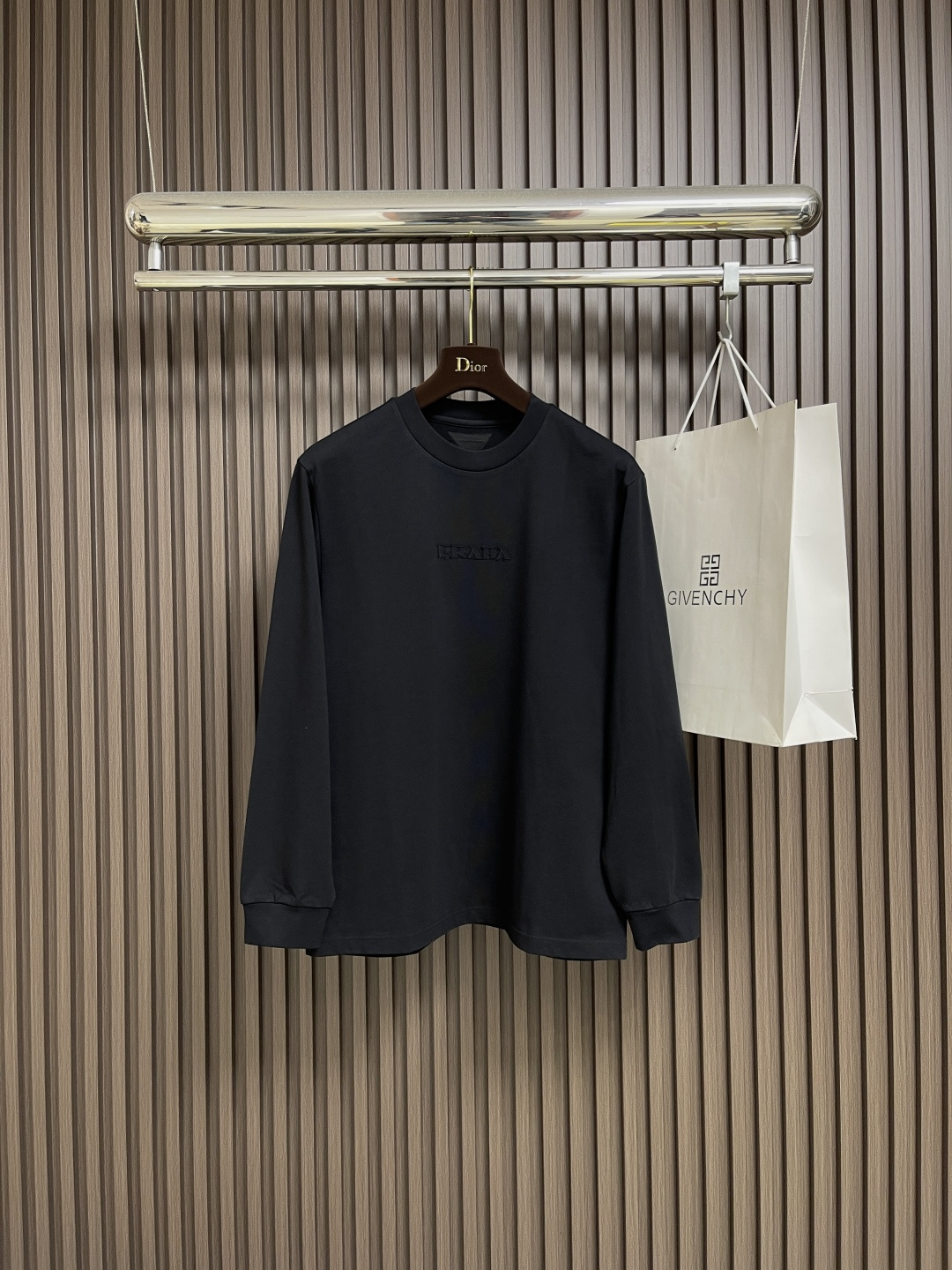 🛒🛒Prada 2025fw早秋新款 字母logo贴布刺绣卫衣，颜色让人一眼看上去就很舒服 搭配胸前的l