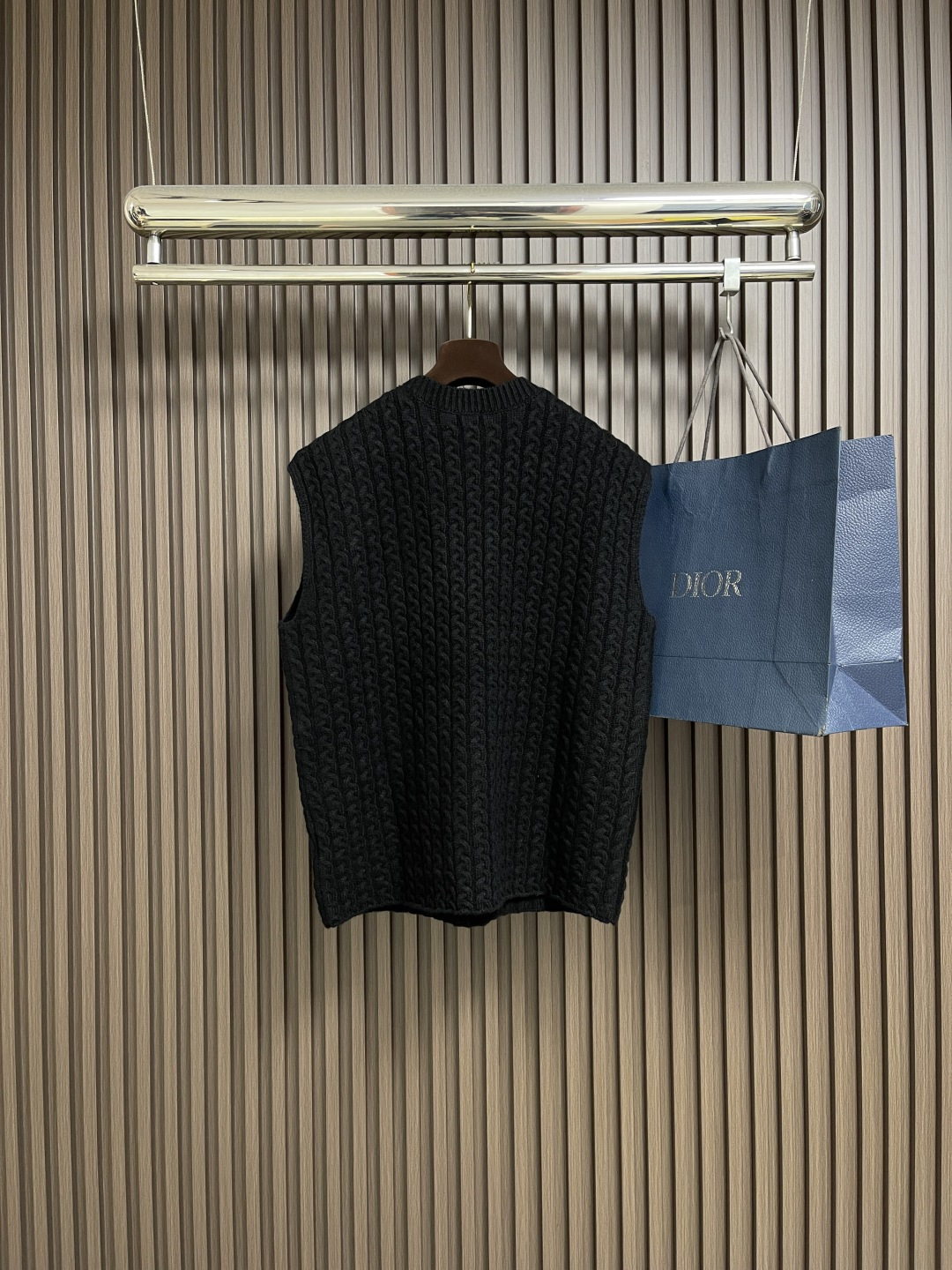🛒🛒Loewe 罗意威 Anagram 麻花编织无袖马甲毛衣，定织重磅丝光羊毛浮雕针织毛料 质感十足 厚