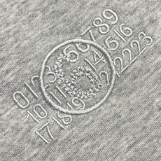 🛒🛒mm6 2025ss新款数字刺绣阔腿卫裤。完全能够横跨不同年龄阶段搭配,买它绝对不会错!这款卫裤采用 🛒🛒mm6 2025ss新款数字刺绣阔腿卫裤。完全能够横跨不同年龄阶段搭配,买它绝对不会错!这款卫裤采用