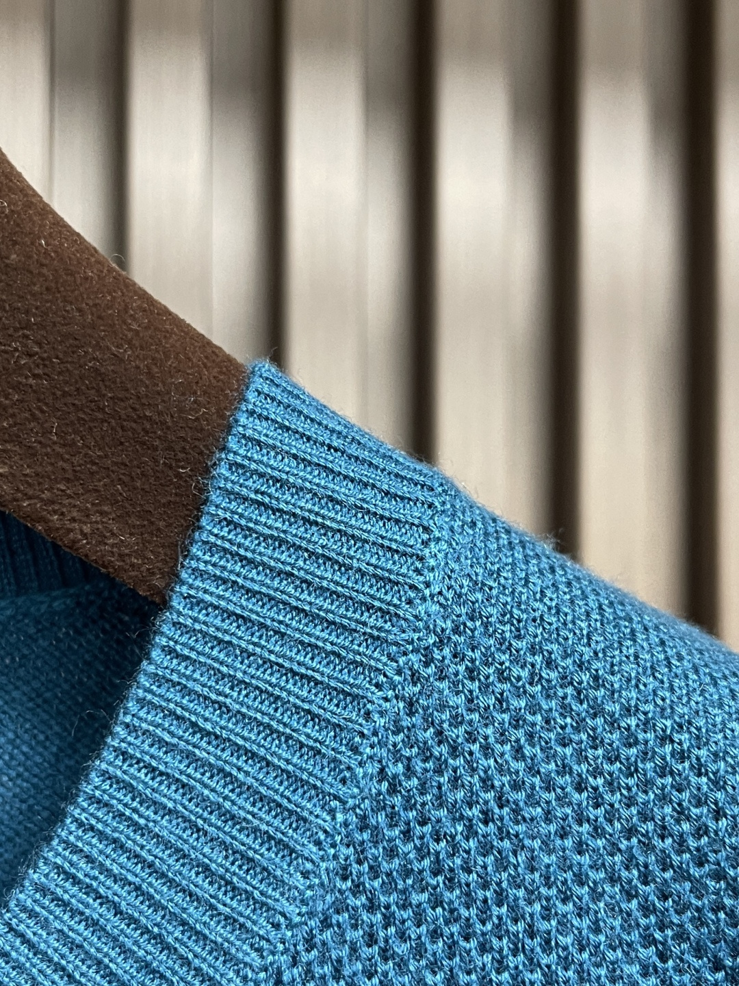 🛒🛒loewe 2025SS新款混纺针织圆领毛衣，质感细腻柔软，温暖轻盈保暖而透气、亲肤舒适。针织立体感