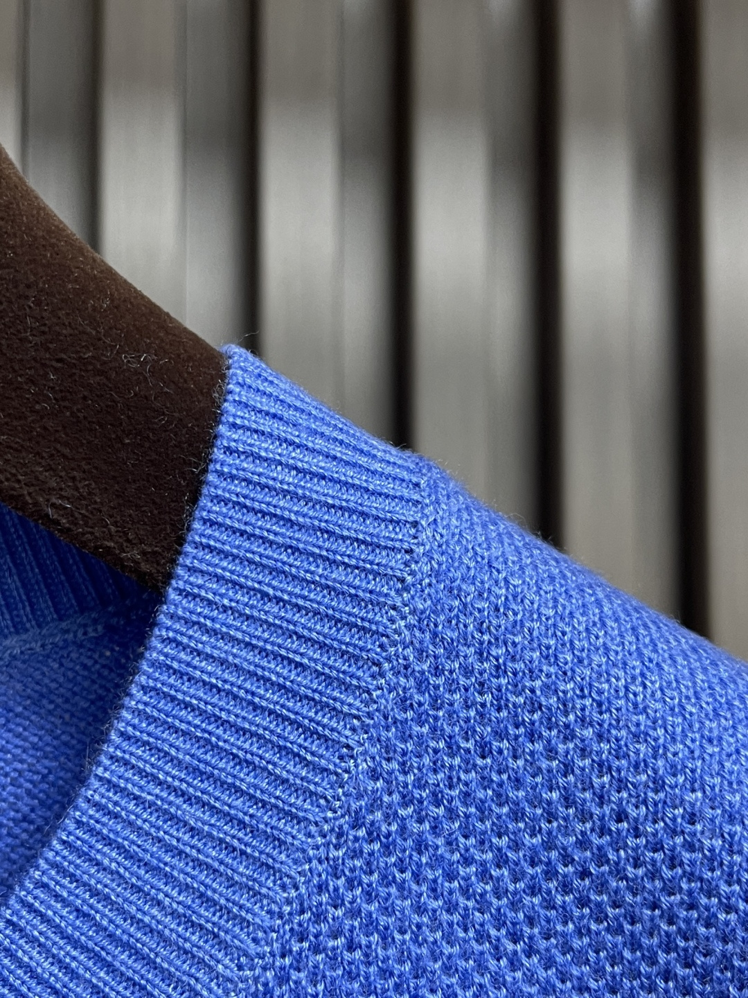 🛒🛒loewe 2025SS新款混纺针织圆领毛衣，质感细腻柔软，温暖轻盈保暖而透气、亲肤舒适。针织立体感