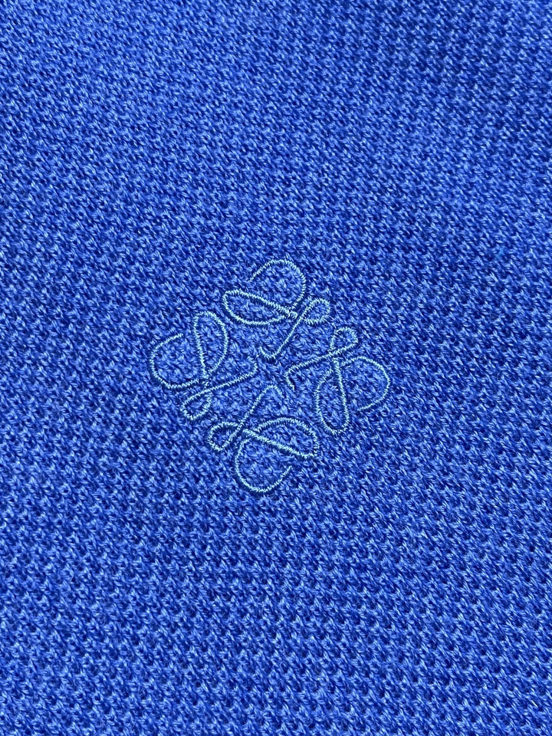 🛒🛒loewe 2025SS新款混纺针织圆领毛衣，质感细腻柔软，温暖轻盈保暖而透气、亲肤舒适。针织立体感